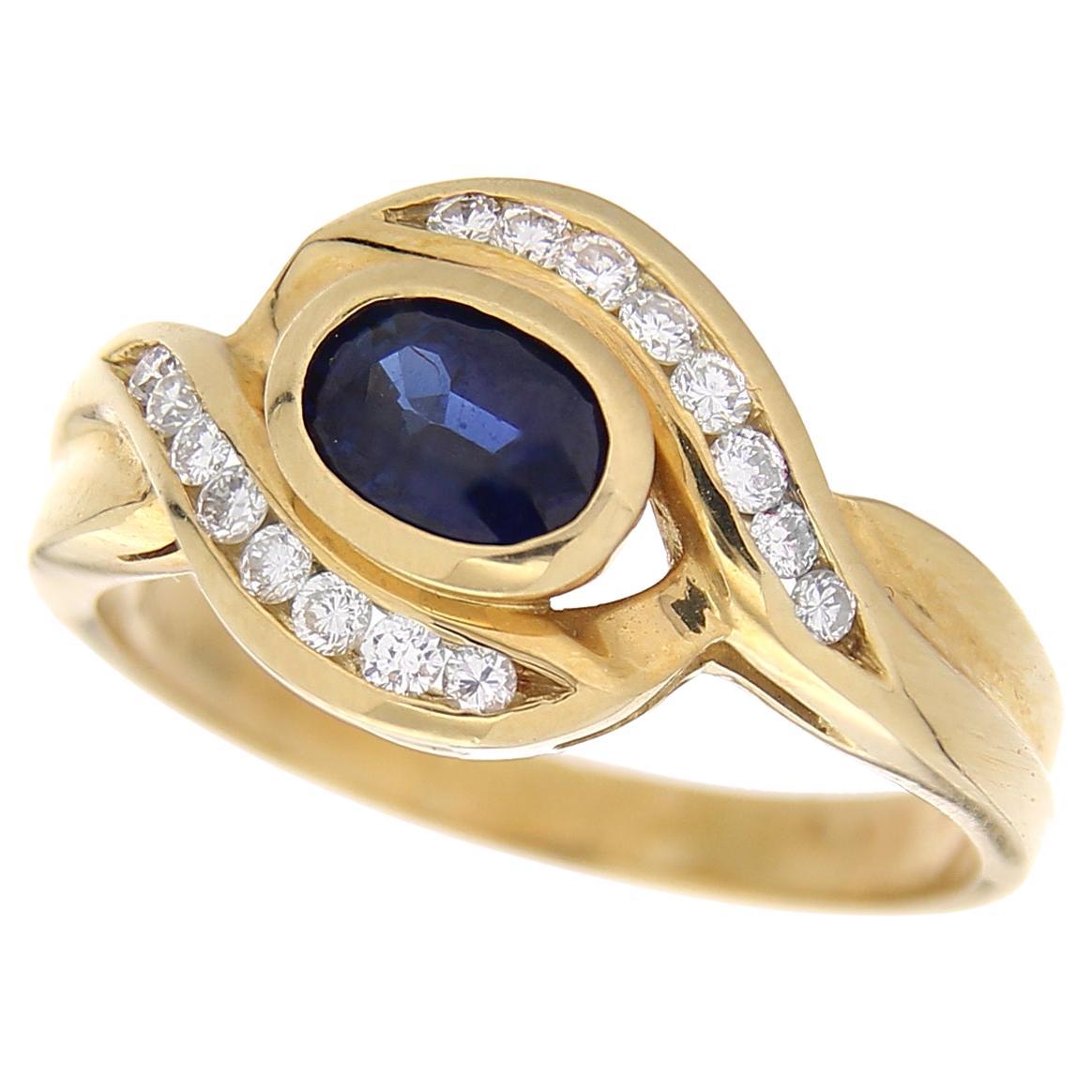 18kt Yellow Gold Vintage Ring 1.01 Blue Sapphire & 0.29ct White Diamonds For Sale
