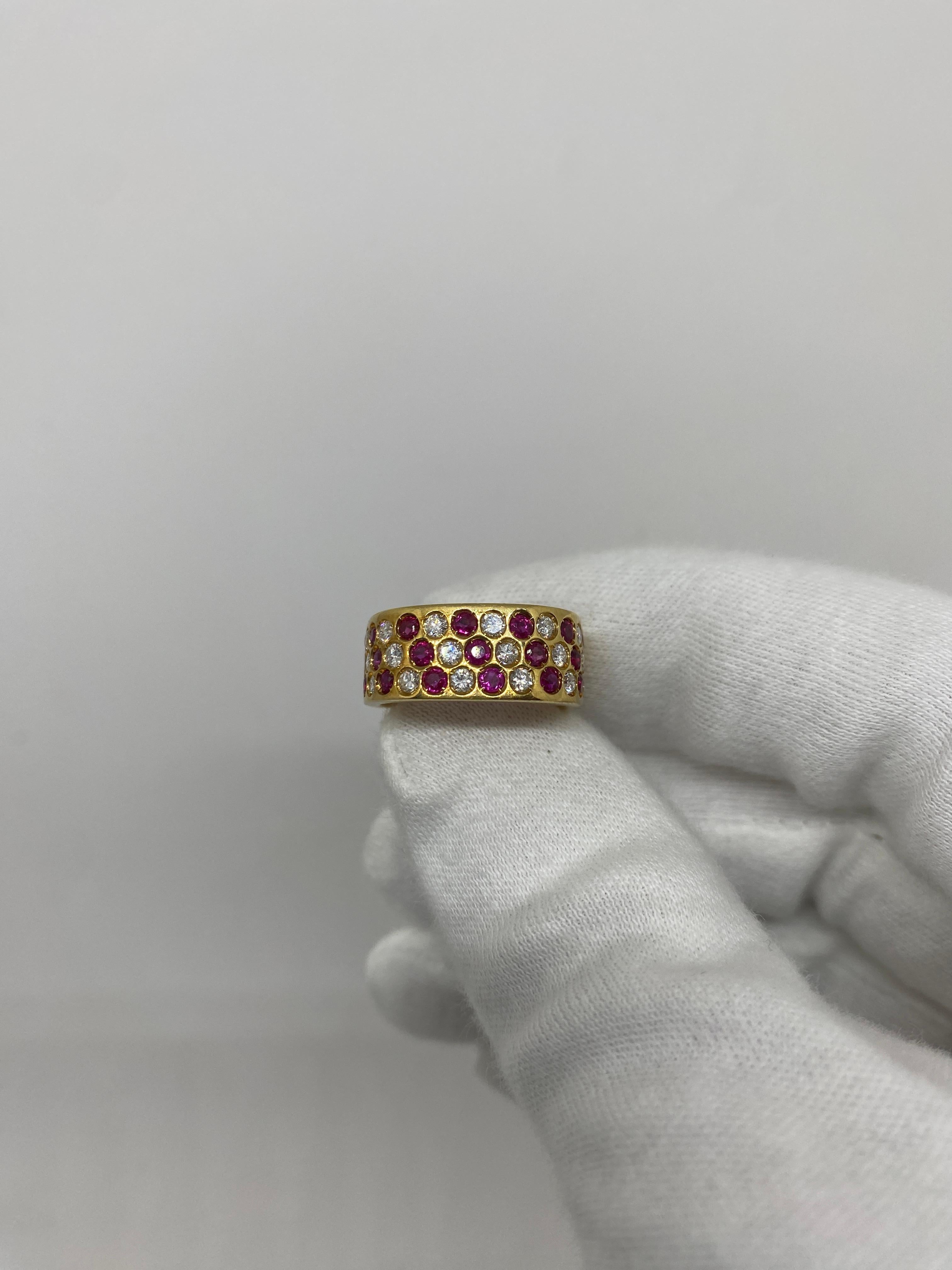Ring made of 18kt yellow gold with natural brilliant-cut diamonds for ct.1.12 and brilliant-cut rubies for ct.1.22

Welcome to our jewelry collection, where every piece tells a story of timeless elegance and unparalleled craftsmanship. As a