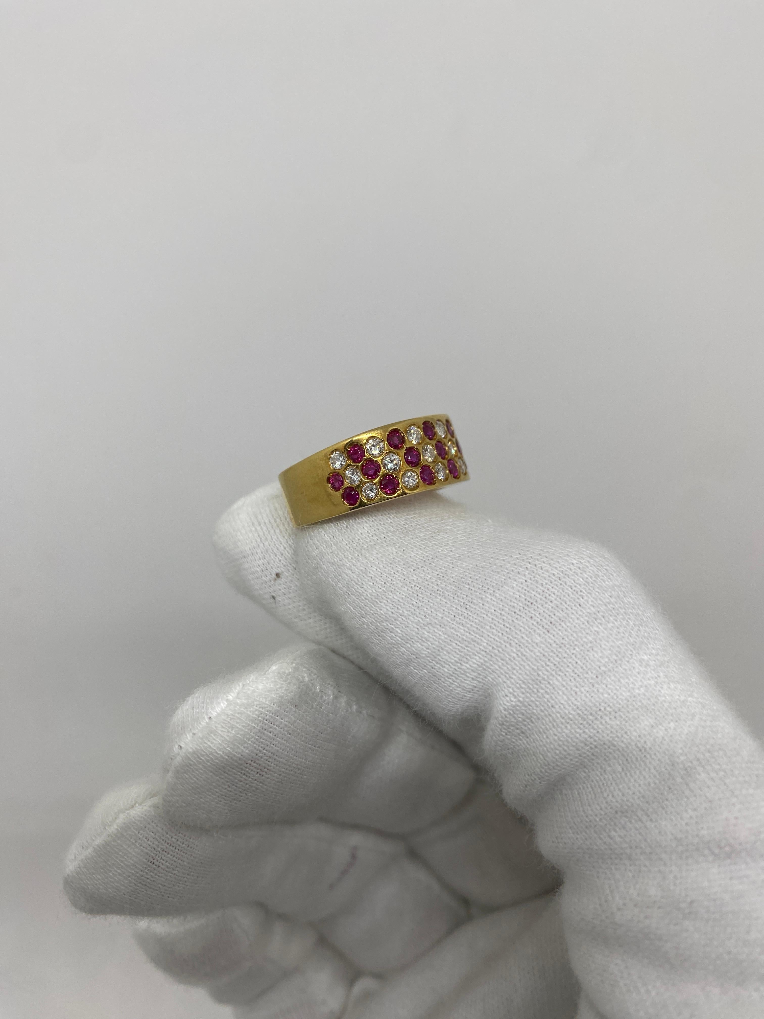 18 Karat Yellow Gold Vintage Ring 1.22 Carat Rubies & 1.12 Ct White Diamonds In Excellent Condition For Sale In Bergamo, BG