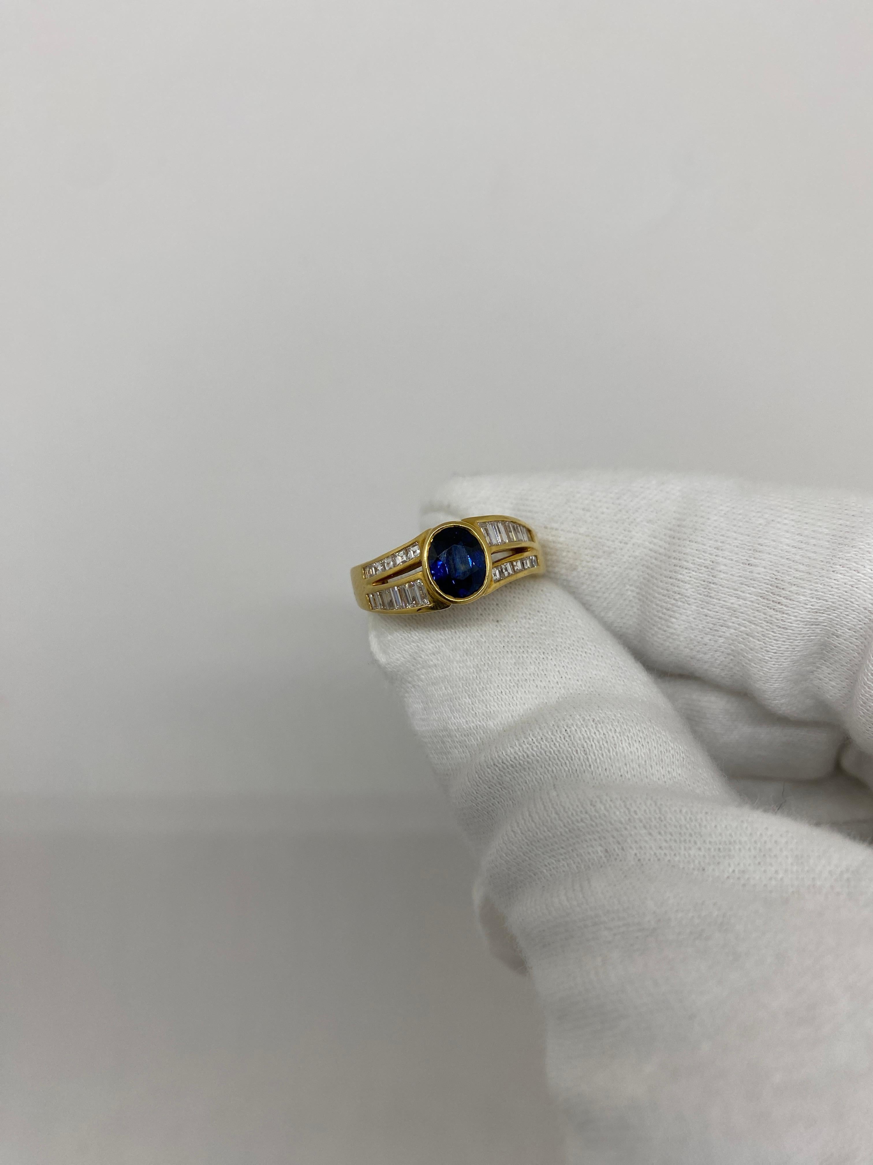Women's or Men's 18kt Yellow Gold Vintage Ring 1.51 Ct Blue Sapphire & 0.89 Ct White Diamonds For Sale