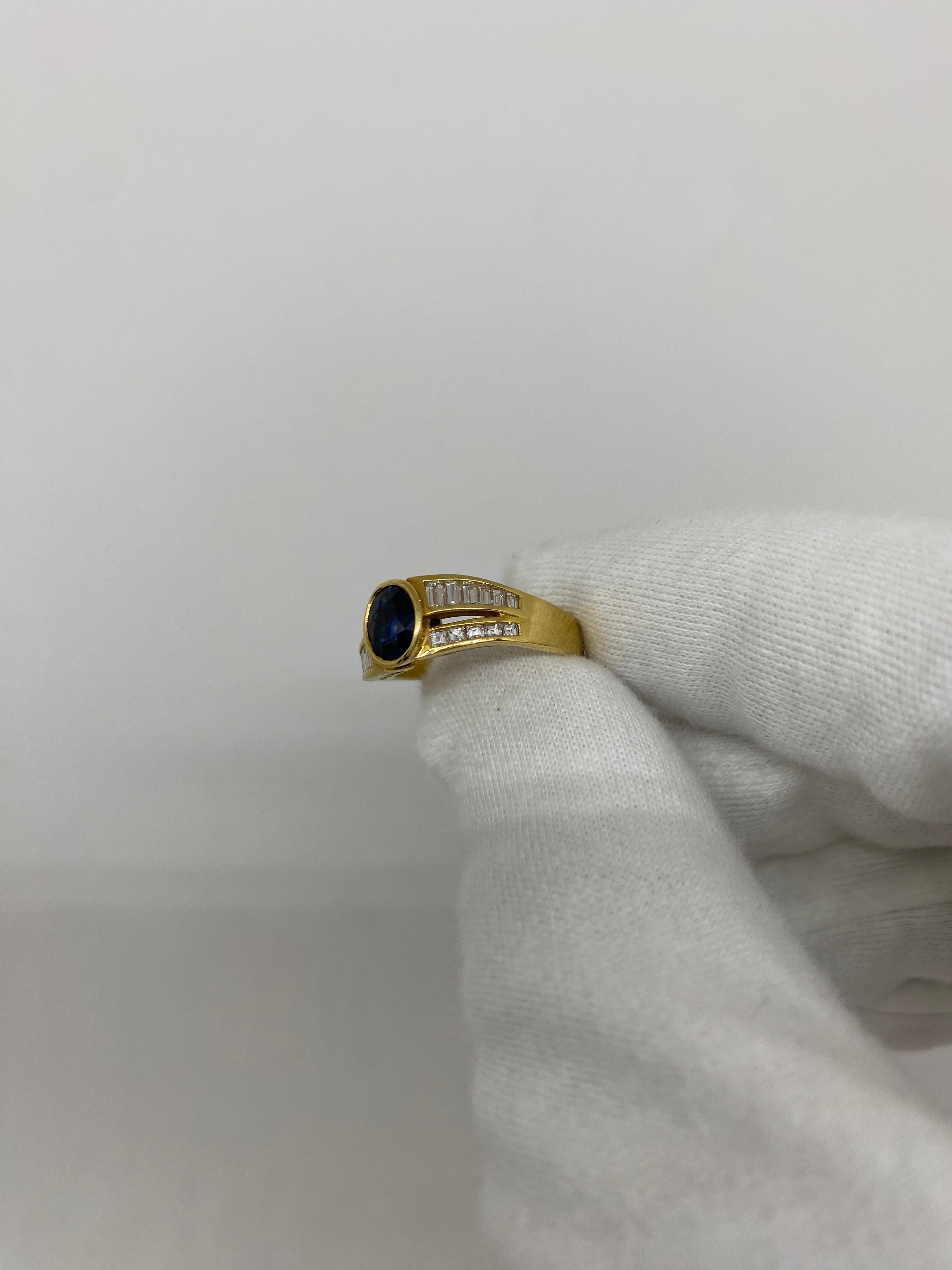18kt Yellow Gold Vintage Ring 1.51 Ct Blue Sapphire & 0.89 Ct White Diamonds For Sale 1