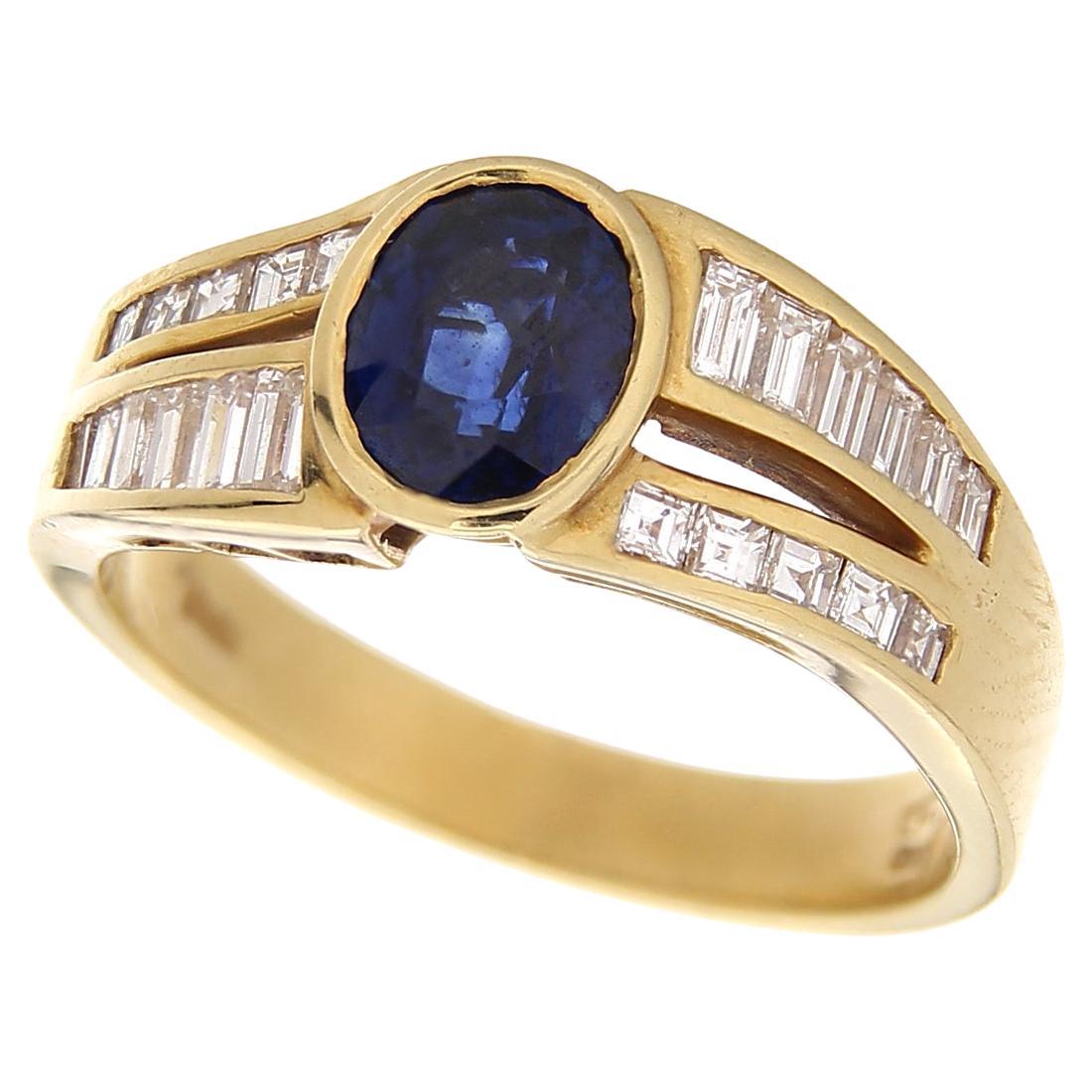 18kt Yellow Gold Vintage Ring 1.51 Ct Blue Sapphire & 0.89 Ct White Diamonds For Sale