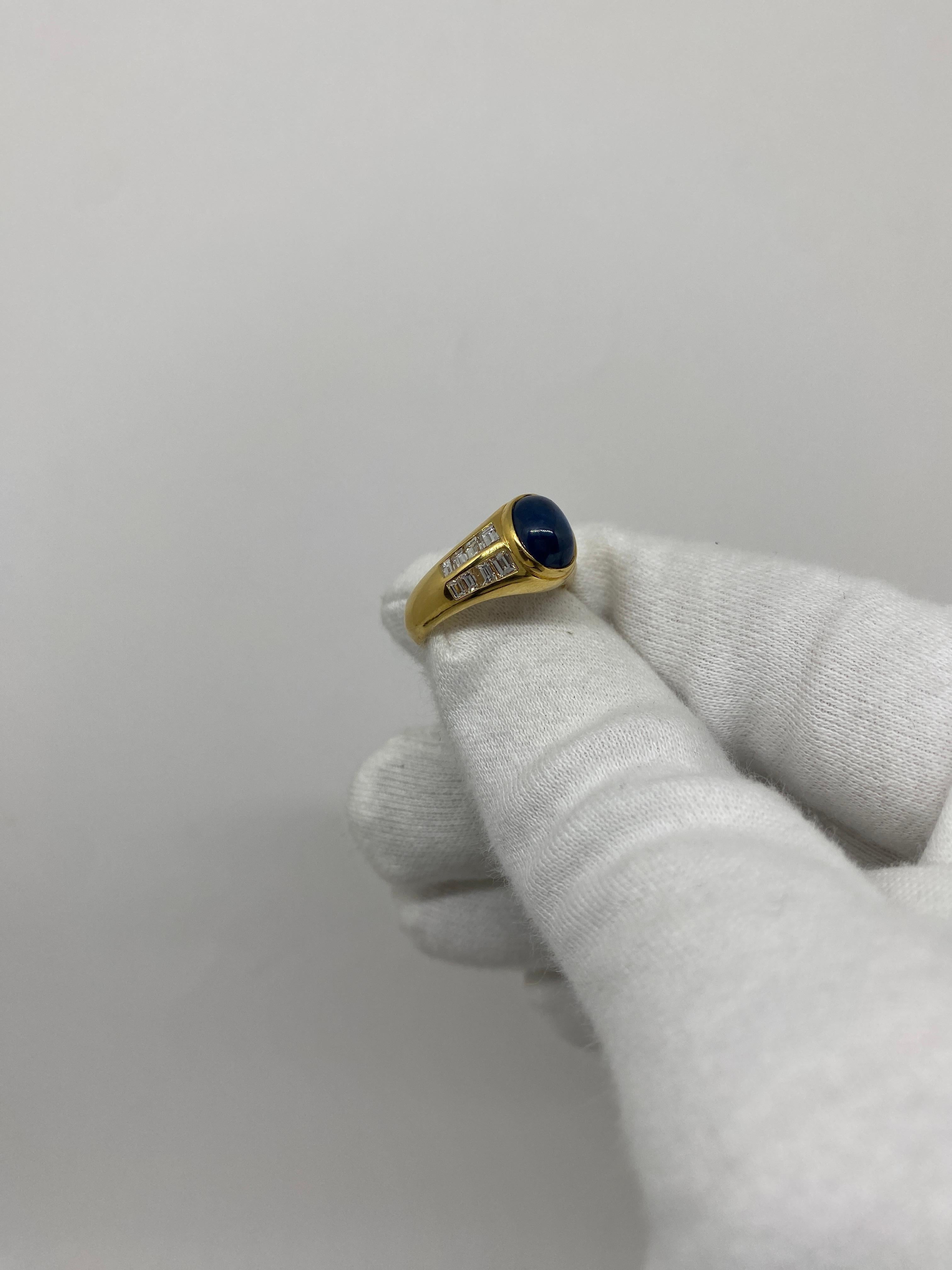 Women's or Men's 18kt Yellow Gold Vintage Ring 2.80ct Blue Cabochon Sapphire & 0.97ct Diamonds For Sale