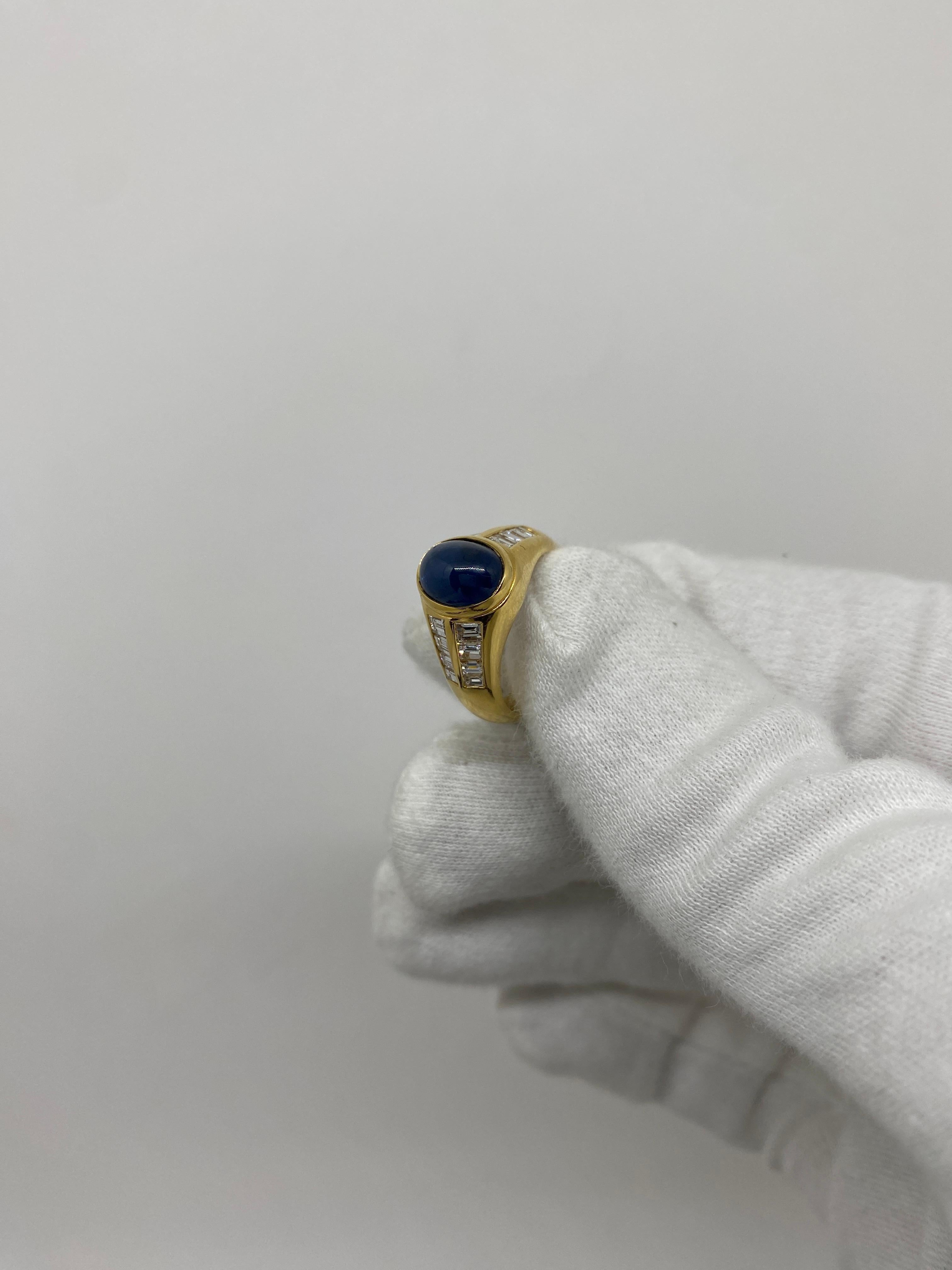 18kt Yellow Gold Vintage Ring 2.80ct Blue Cabochon Sapphire & 0.97ct Diamonds For Sale 2