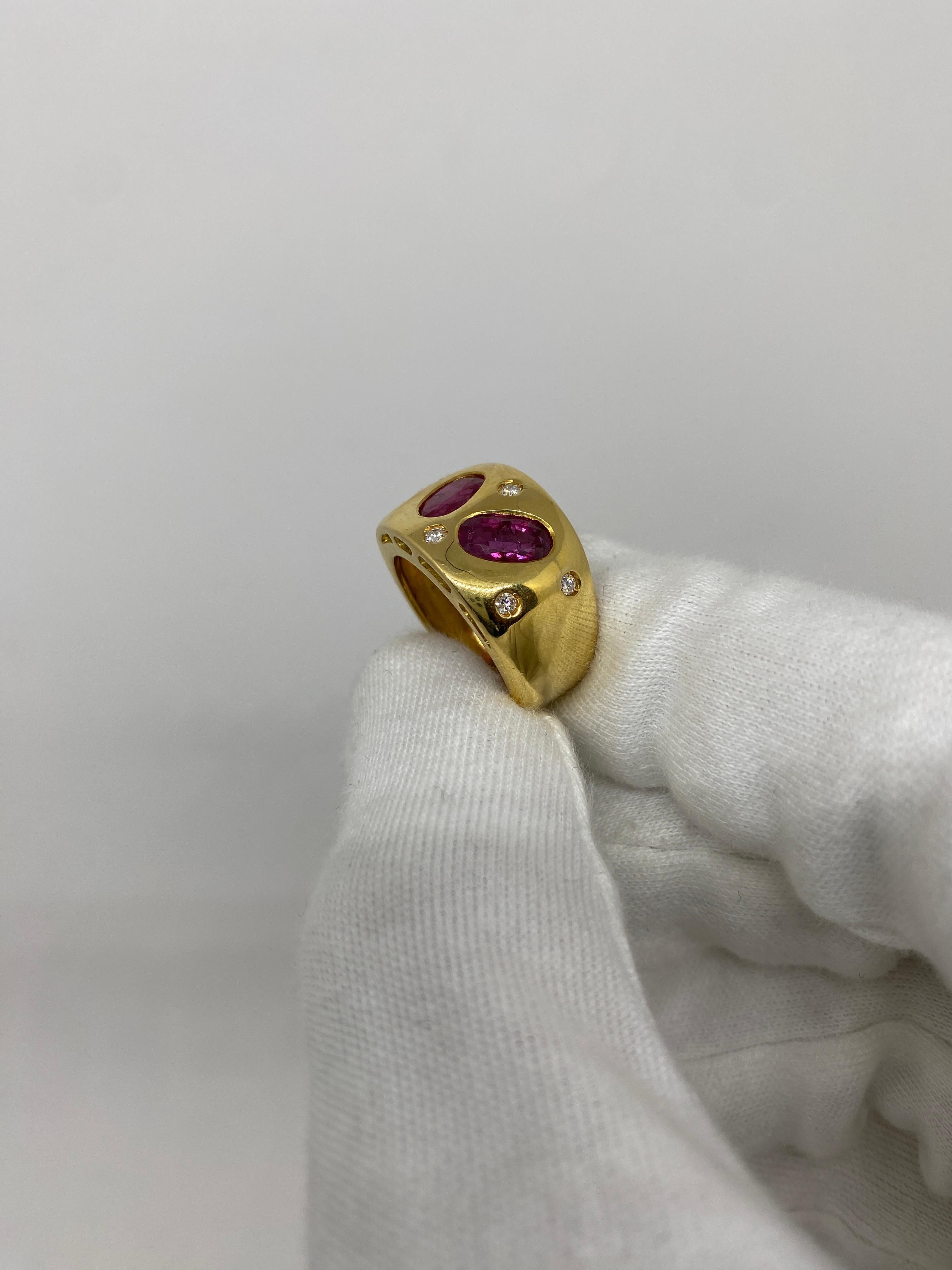 Women's or Men's 18kt Yellow Gold Vintage Ring 2.89ct Oval, Cut Rubies & 0.18ct White Diamonds For Sale