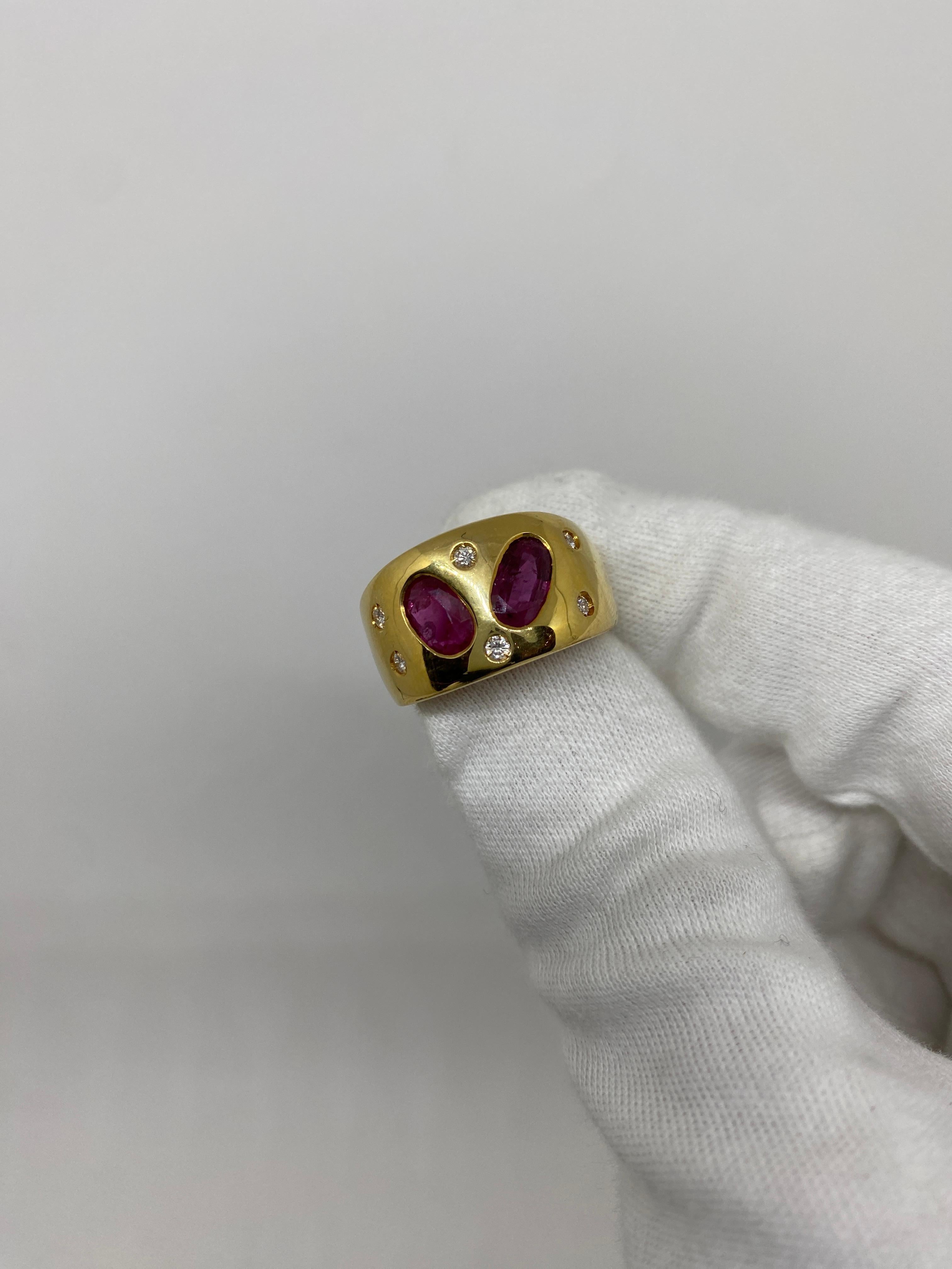 18kt Yellow Gold Vintage Ring 2.89ct Oval, Cut Rubies & 0.18ct White Diamonds For Sale 1