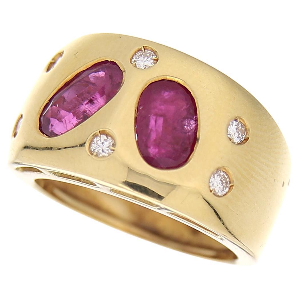 18kt Yellow Gold Vintage Ring 2.89ct Oval, Cut Rubies & 0.18ct White Diamonds For Sale