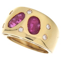 18kt Yellow Gold Vintage Ring 2.89ct Oval, Cut Rubies & 0.18ct White Diamonds