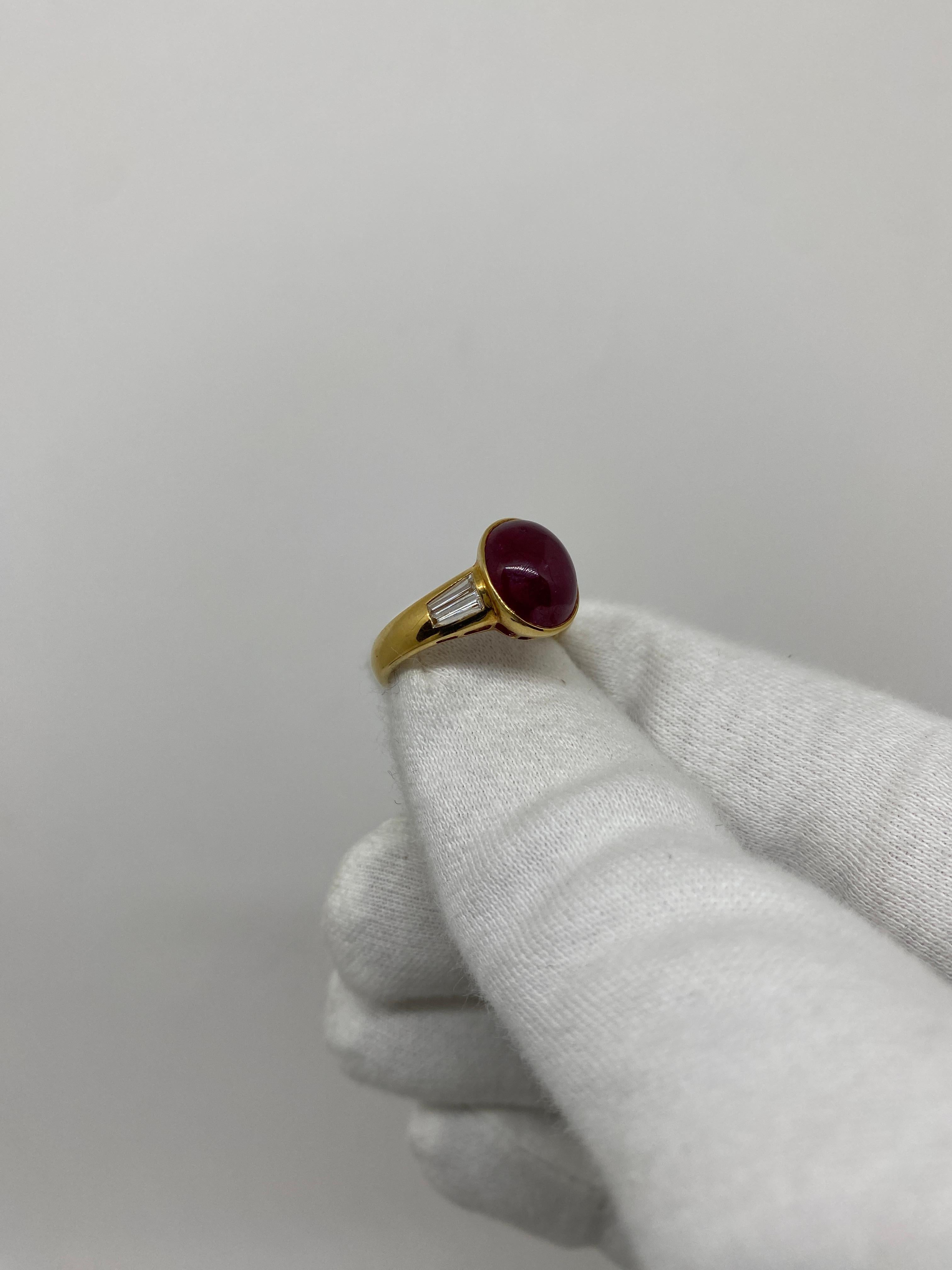18kt Yellow Gold Vintage Ring 4.62ct Oval Cut Ruby & 0.42 Baguette Cut Diamonds In Excellent Condition For Sale In Bergamo, BG