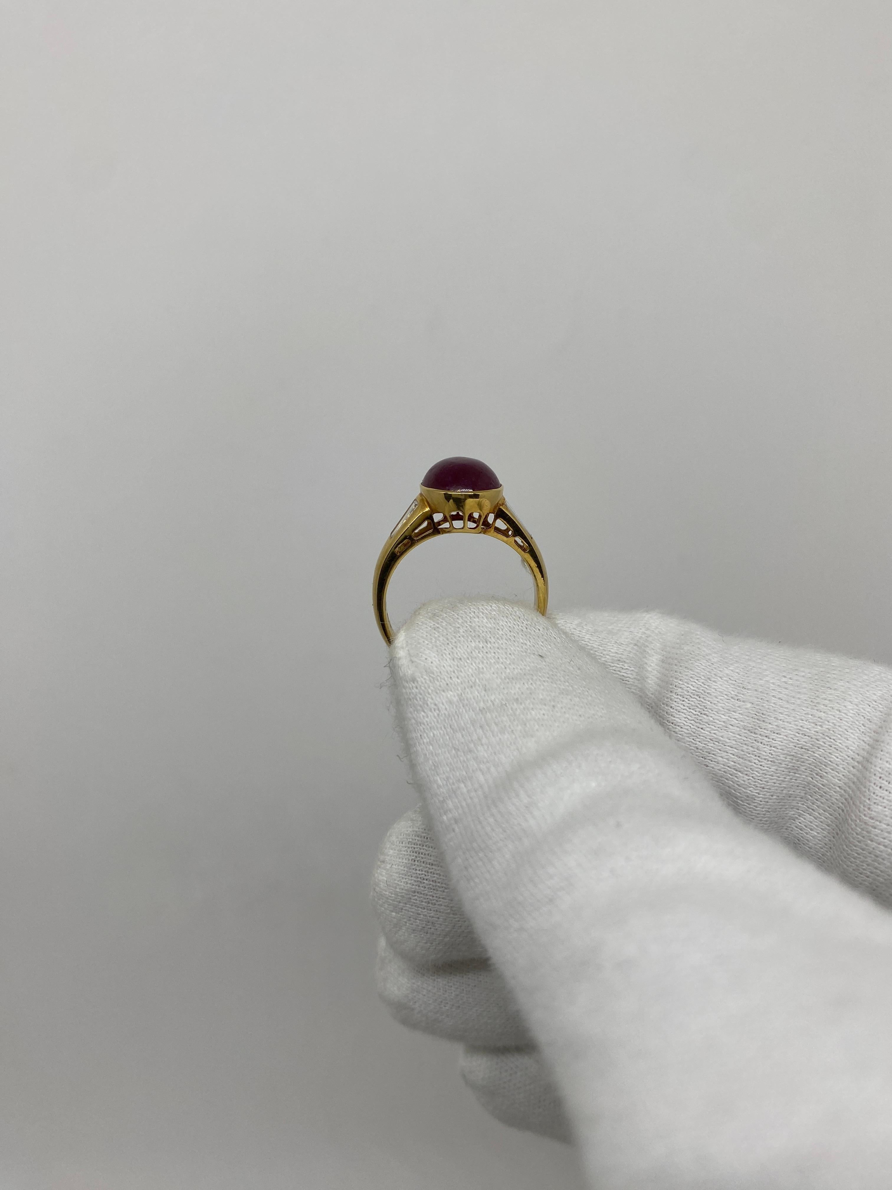 Women's 18kt Yellow Gold Vintage Ring 4.62ct Oval Cut Ruby & 0.42 Baguette Cut Diamonds For Sale