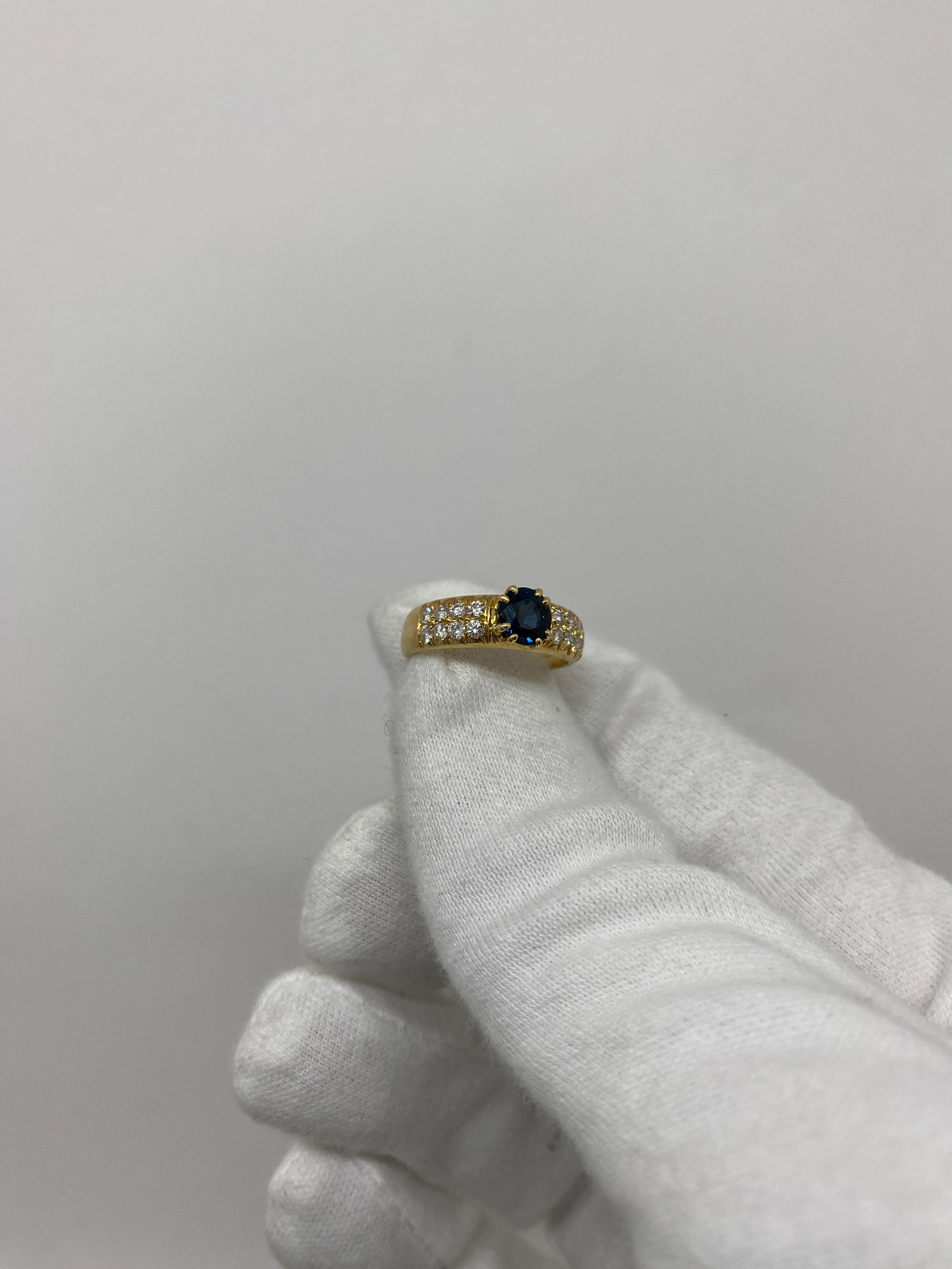 18 Karat Yellow Gold Vintage Ring Blue Sapphires & White Diamonds In Excellent Condition For Sale In Bergamo, BG