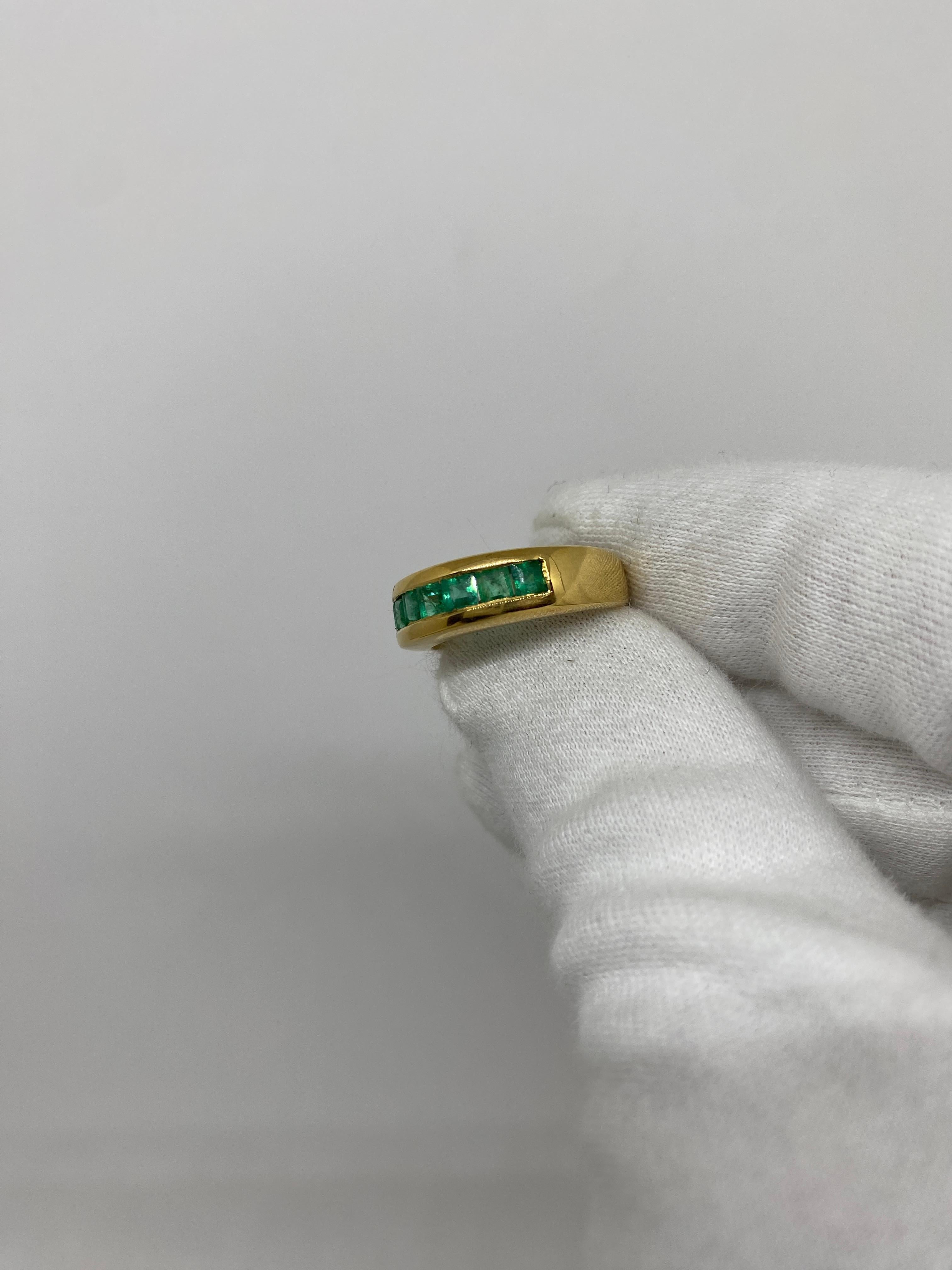 Band ring made of 18kt yellow gold with natural carré-cut emeralds

Welcome to our jewelry collection, where every piece tells a story of timeless elegance and unparalleled craftsmanship. As a family-run business in Italy for over 100 years, we