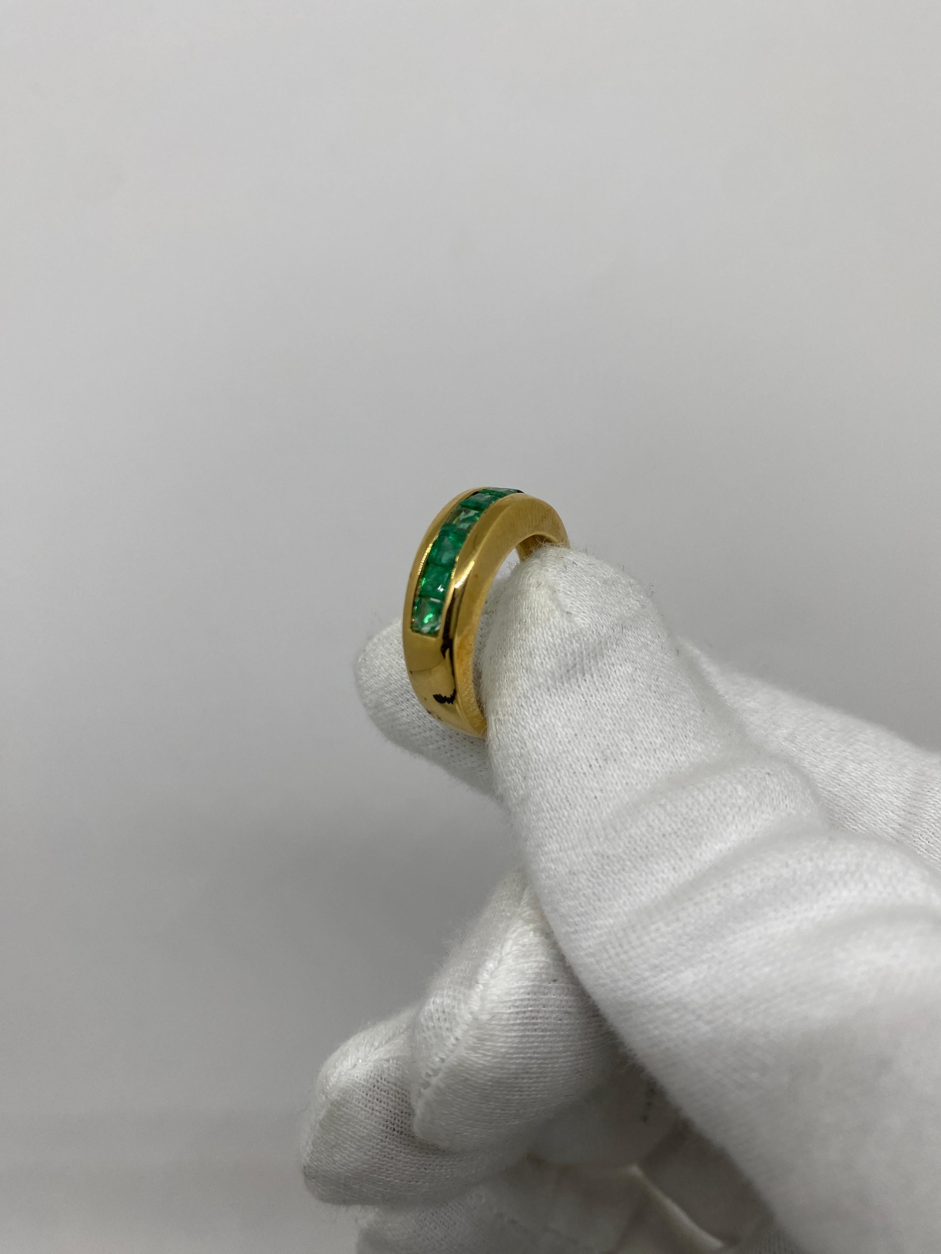 Women's or Men's 18 Karat Yellow Gold Vintage Ring Carrè, Cut Emerald For Sale