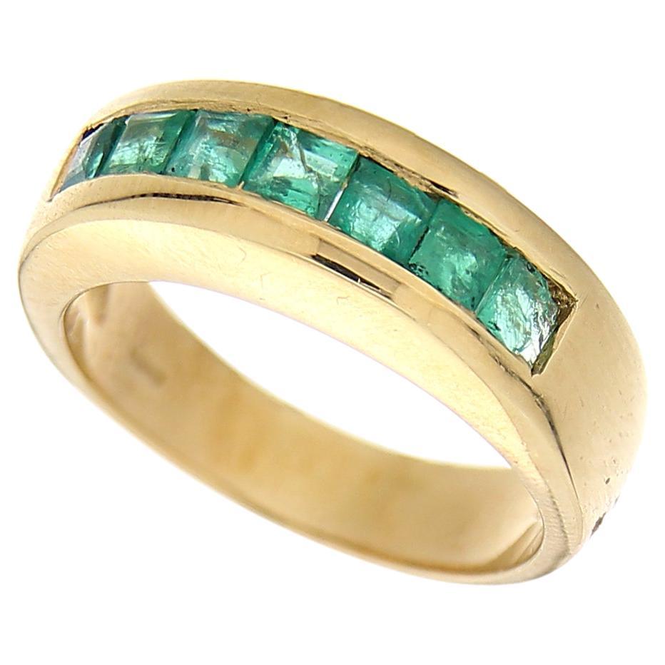 18 Karat Yellow Gold Vintage Ring Carrè, Cut Emerald For Sale