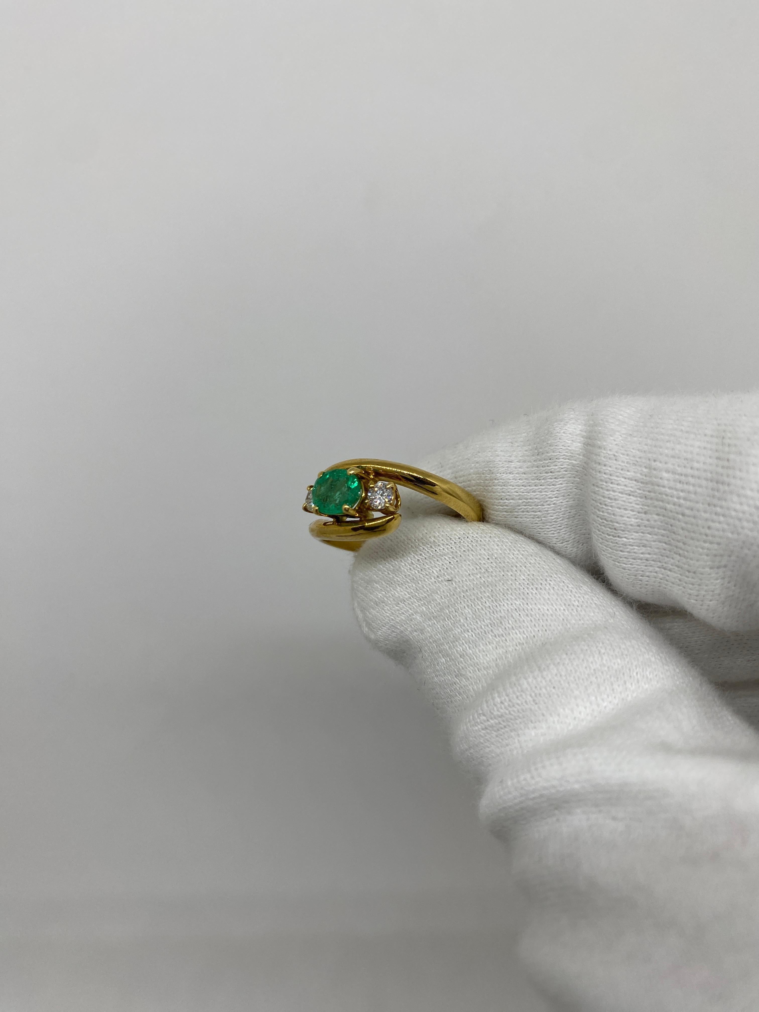 18 Karat Yellow Gold Vintage Ring Emerald and White Diamond For Sale 1