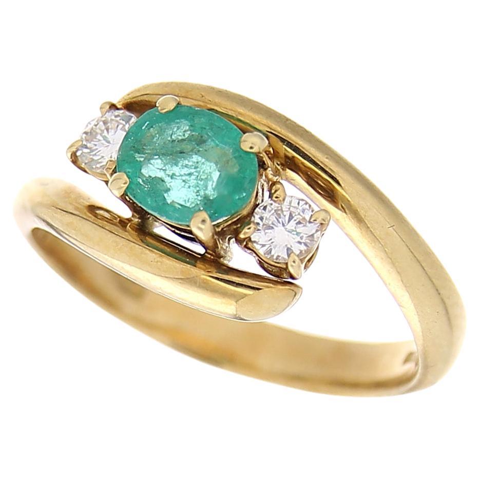 18 Karat Yellow Gold Vintage Ring Emerald and White Diamond For Sale