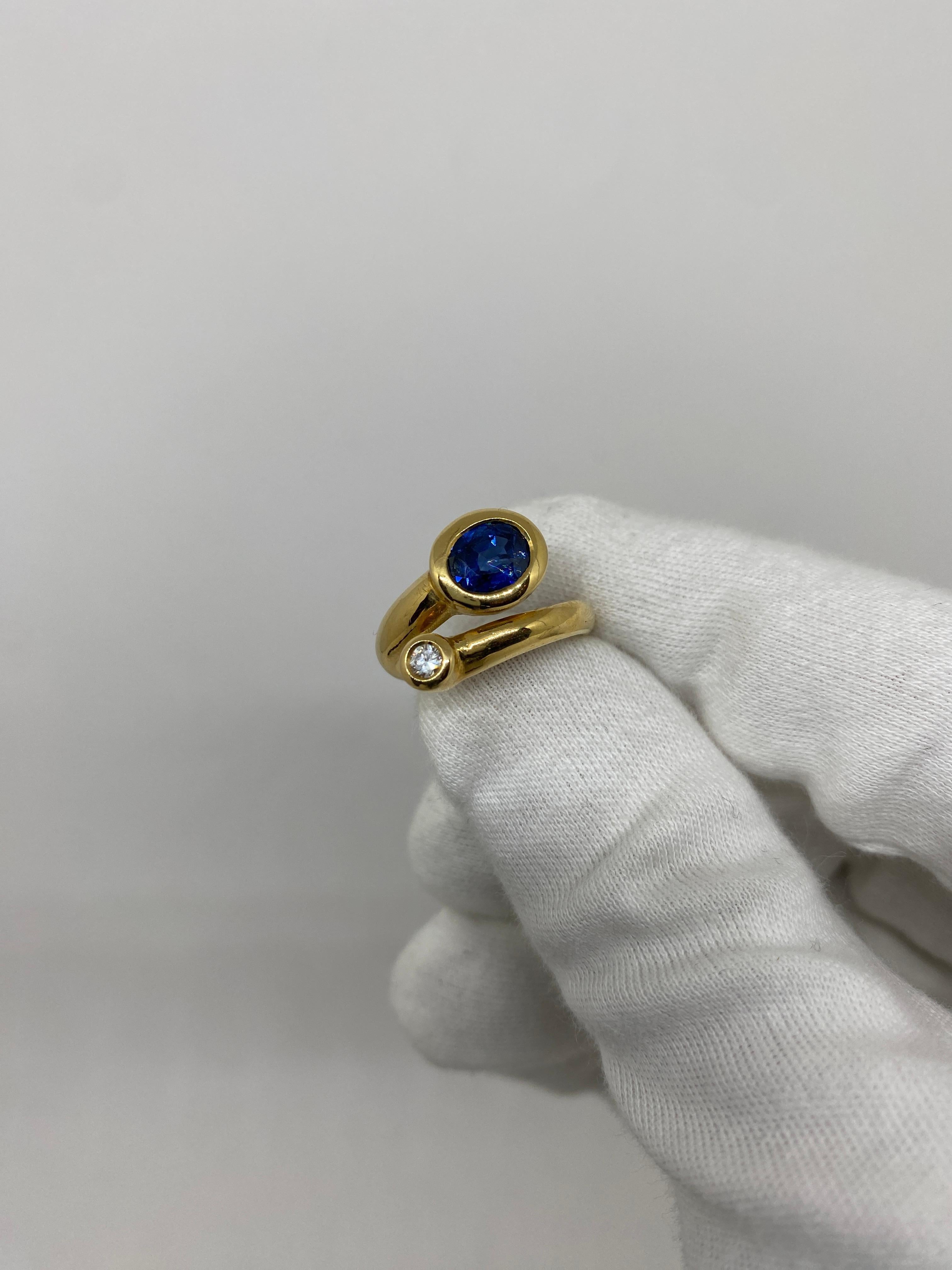Ring made of 18kt yellow gold with oval-cut natural blue sapphire and brilliant-cut white diamond.

Welcome to our jewelry collection, where every piece tells a story of timeless elegance and unparalleled craftsmanship. As a family-run business in