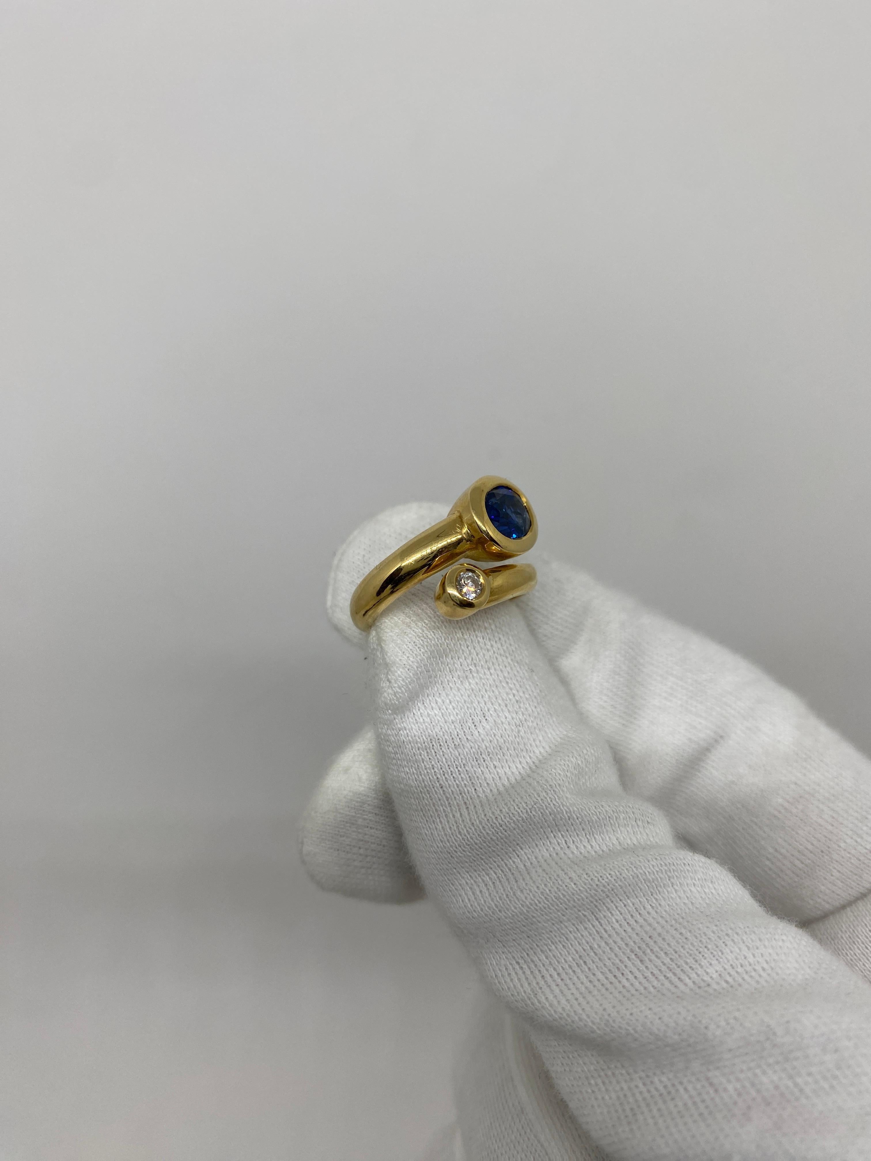 18 Karat Yellow Gold Vintage Ring White Diamond and Blue Sapphire In Excellent Condition For Sale In Bergamo, BG