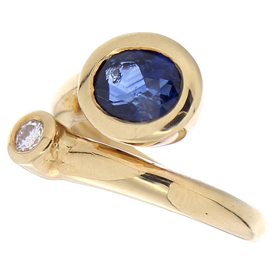 18 Karat Yellow Gold Vintage Ring White Diamond and Blue Sapphire For Sale