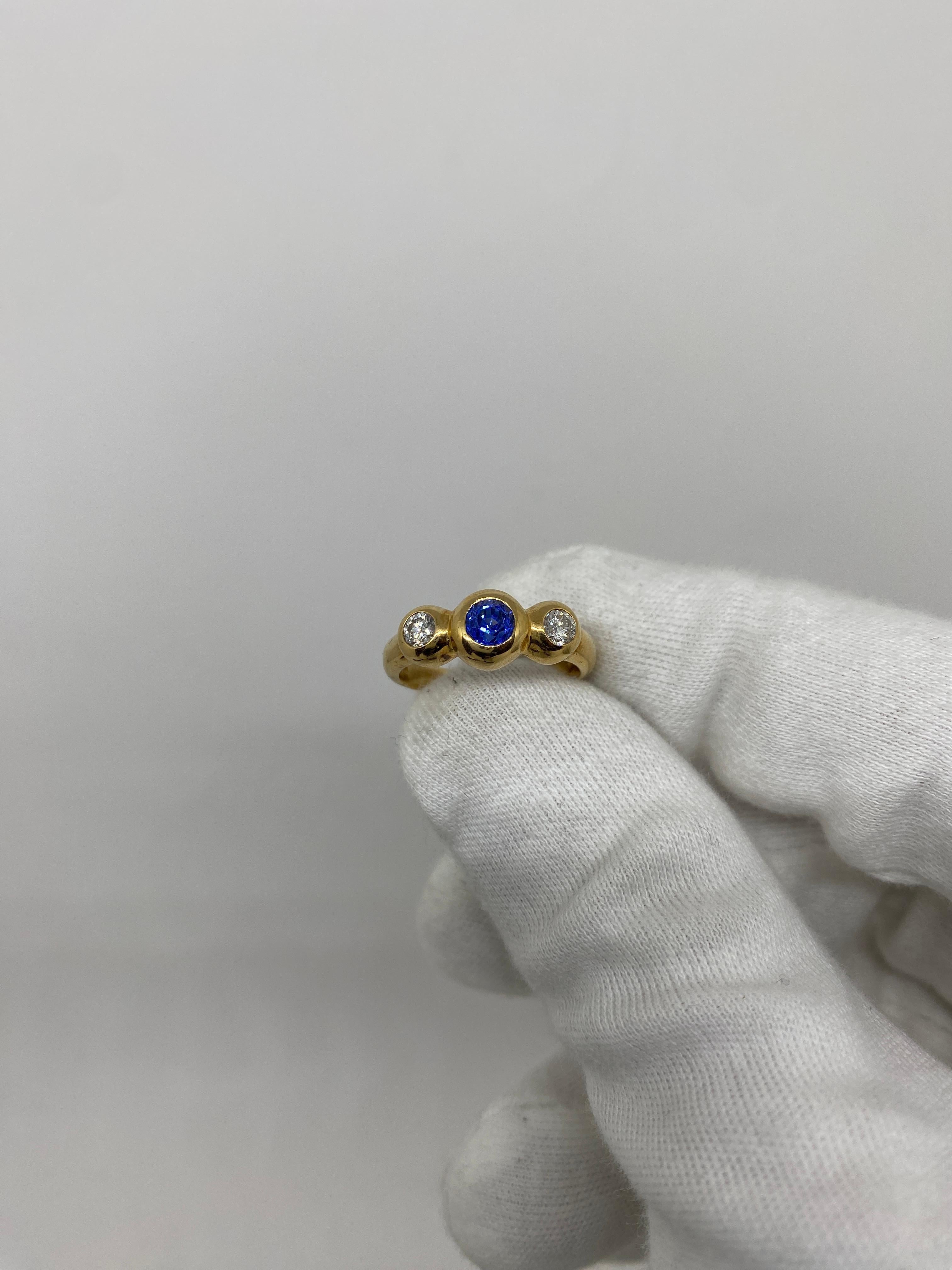 18 Karat Yellow Gold Vintage Ring White Diamonds & Blue Sapphire For Sale 1