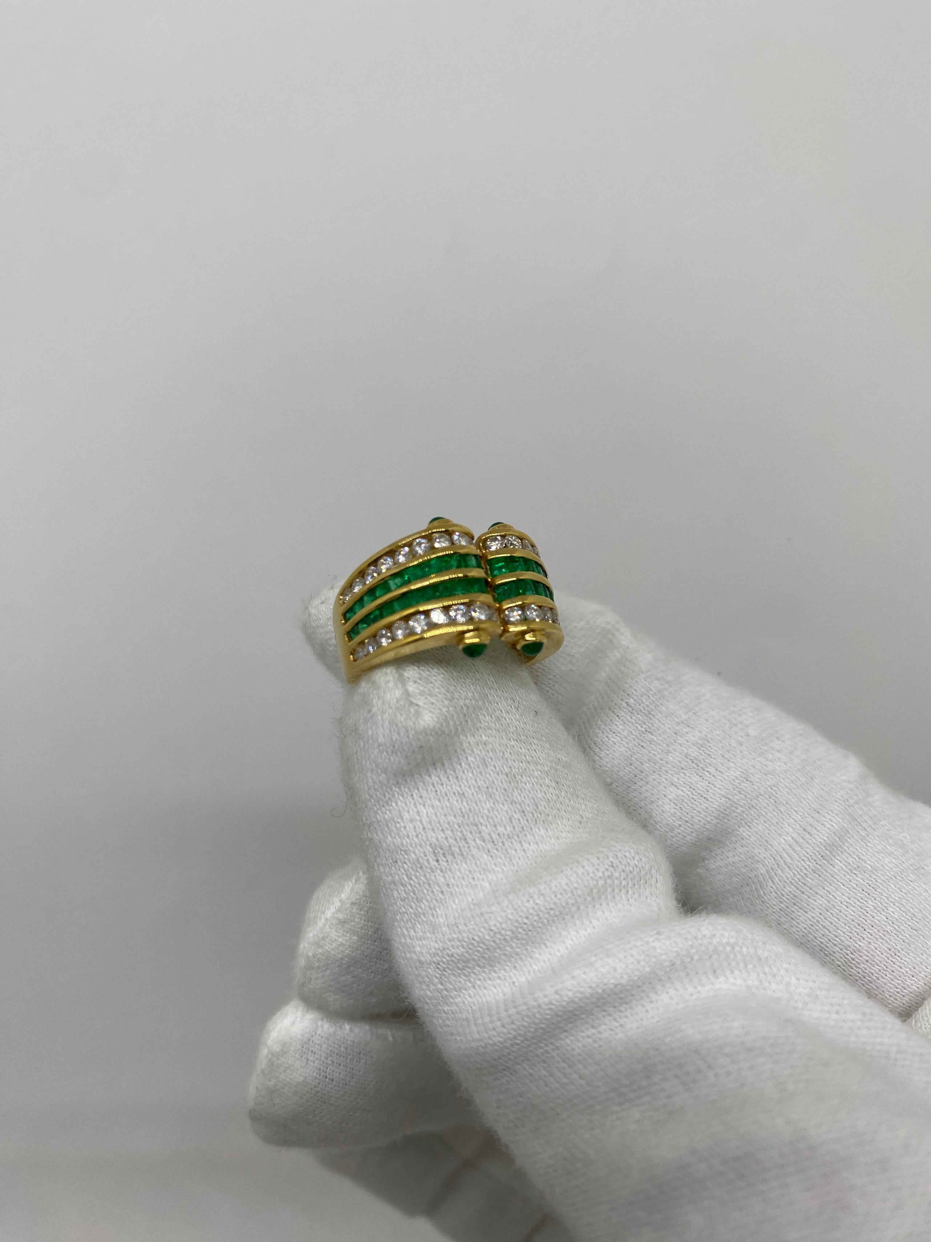 Brilliant Cut 18kt Yellow Gold Vintage Ring White Diamonds & Green Emeralds For Sale