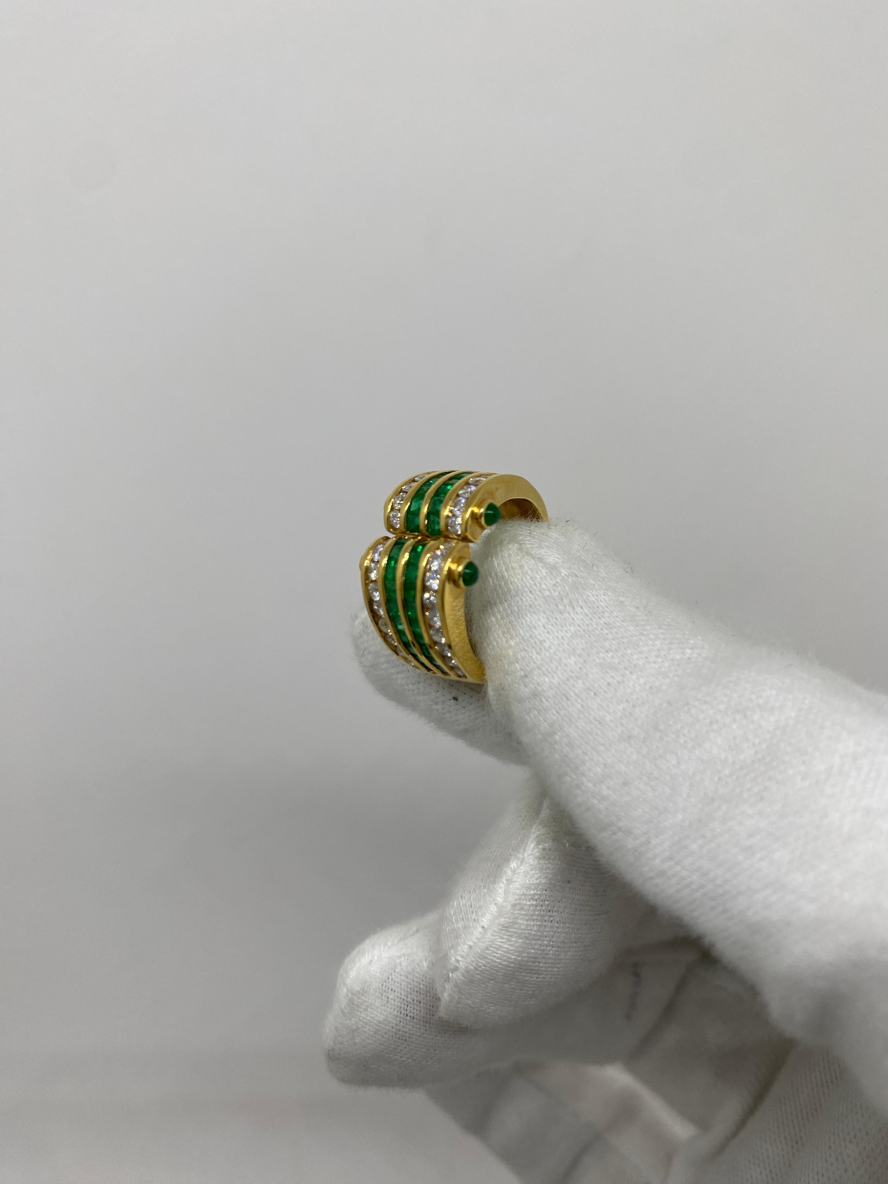 Women's or Men's 18kt Yellow Gold Vintage Ring White Diamonds & Green Emeralds For Sale