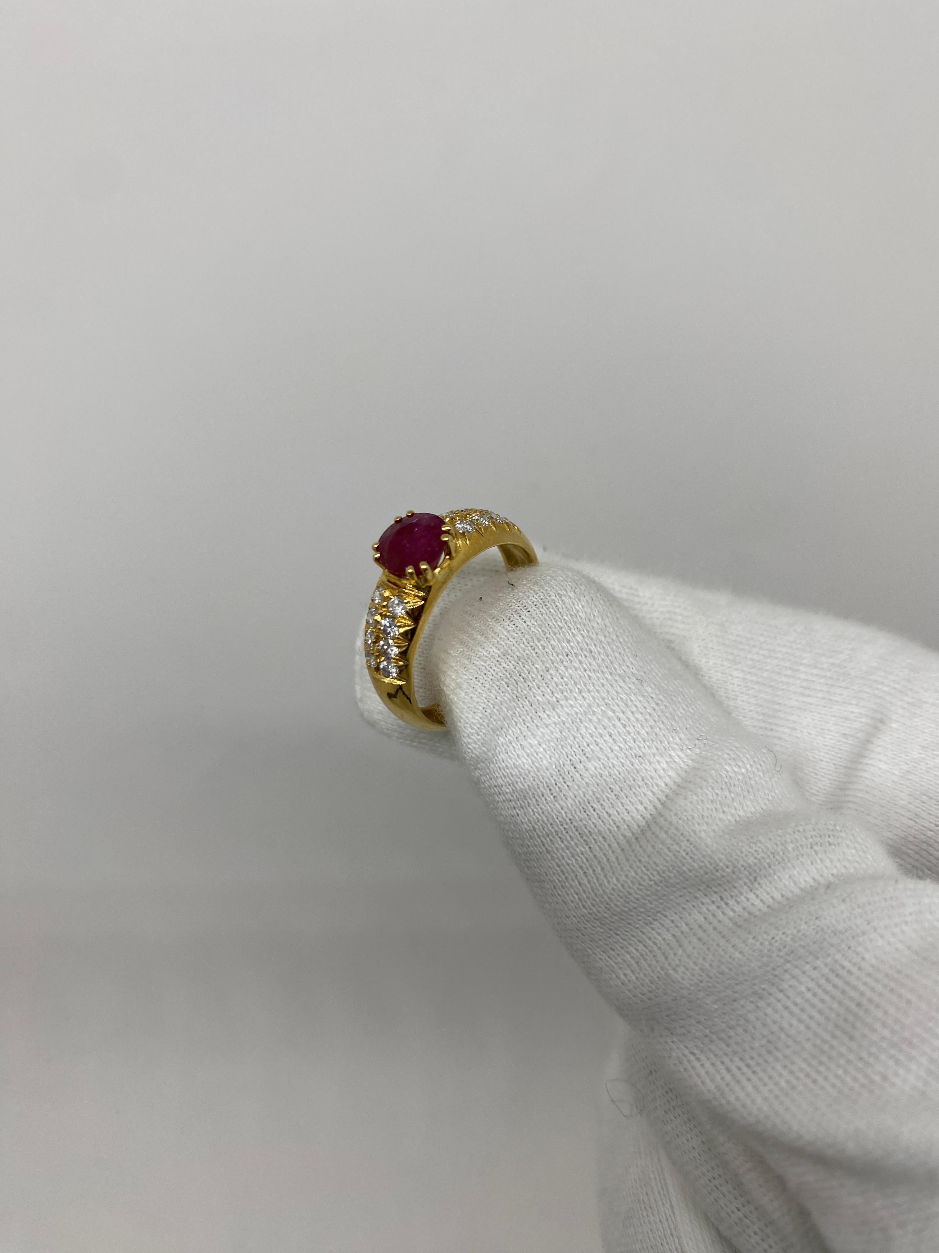 18 Karat Yellow Gold Vintage Ring White Diamonds Pavé & Red Ruby In Excellent Condition For Sale In Bergamo, BG