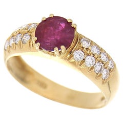 18 Karat Yellow Gold Vintage Ring White Diamonds Pavé & Red Ruby