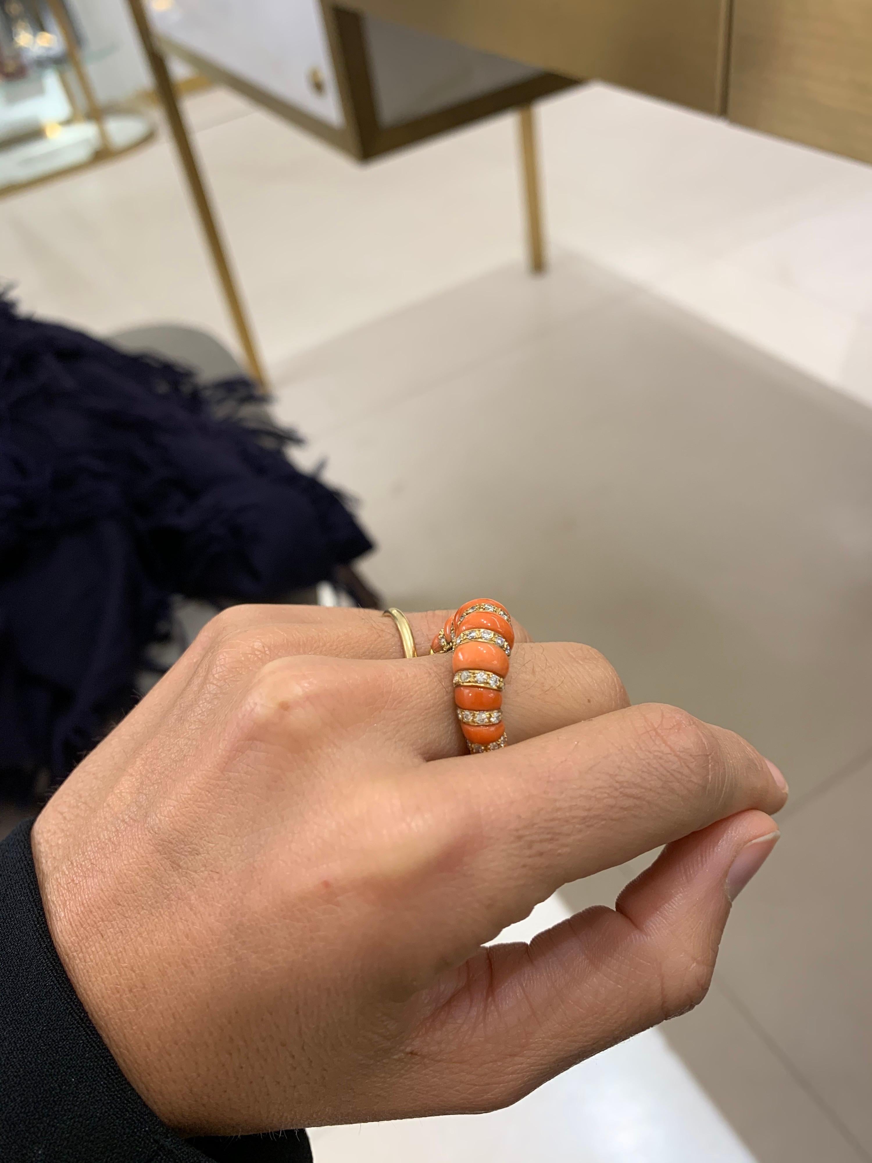 18 Karat Yellow Gold Vintage Ring with Coral and Diamonds In New Condition In New York, NY