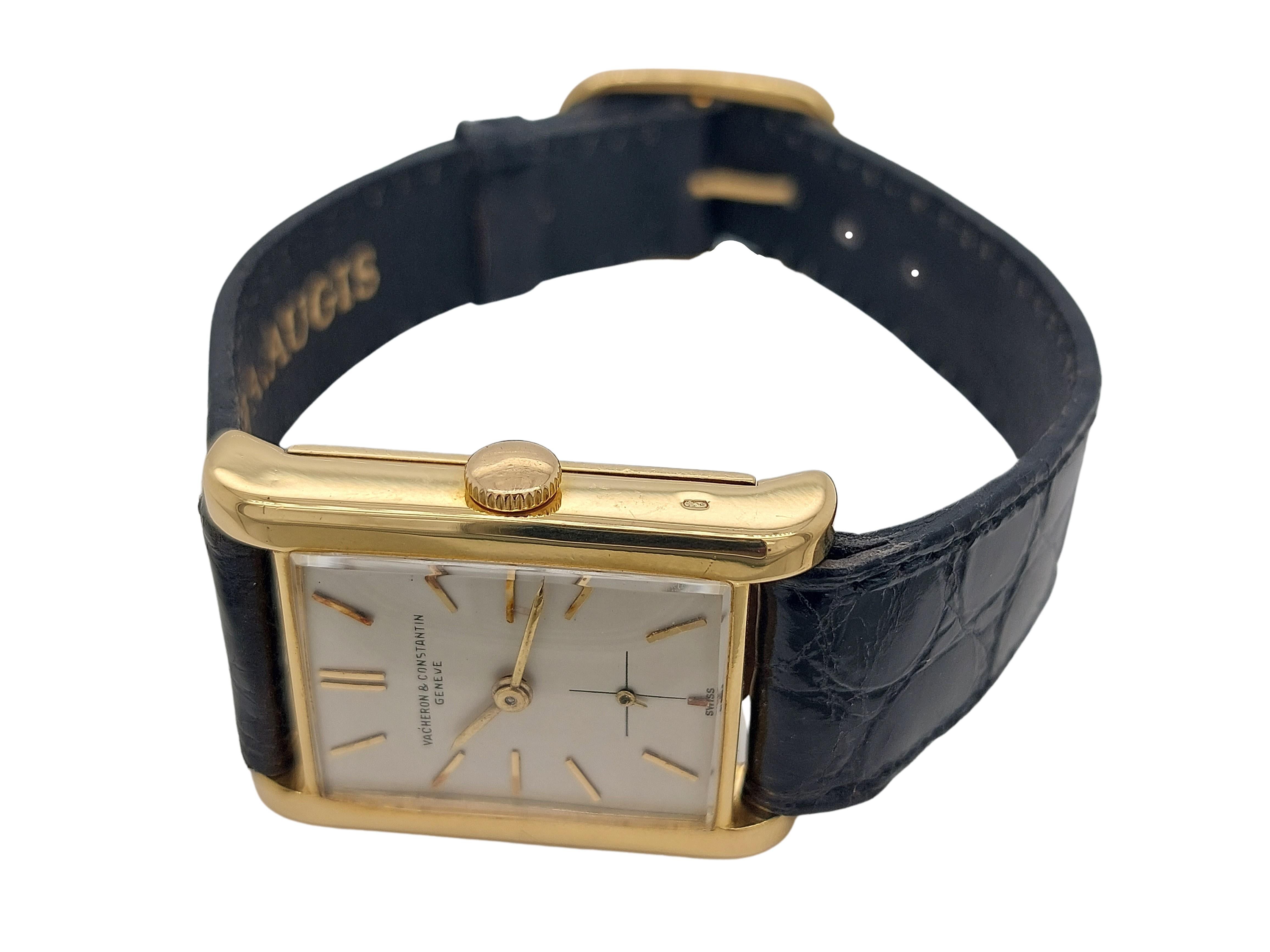 18kt Yellow Gold Vintage Square Vacheron Constantin, Mechanical, Cal 458/3B In Excellent Condition For Sale In Antwerp, BE