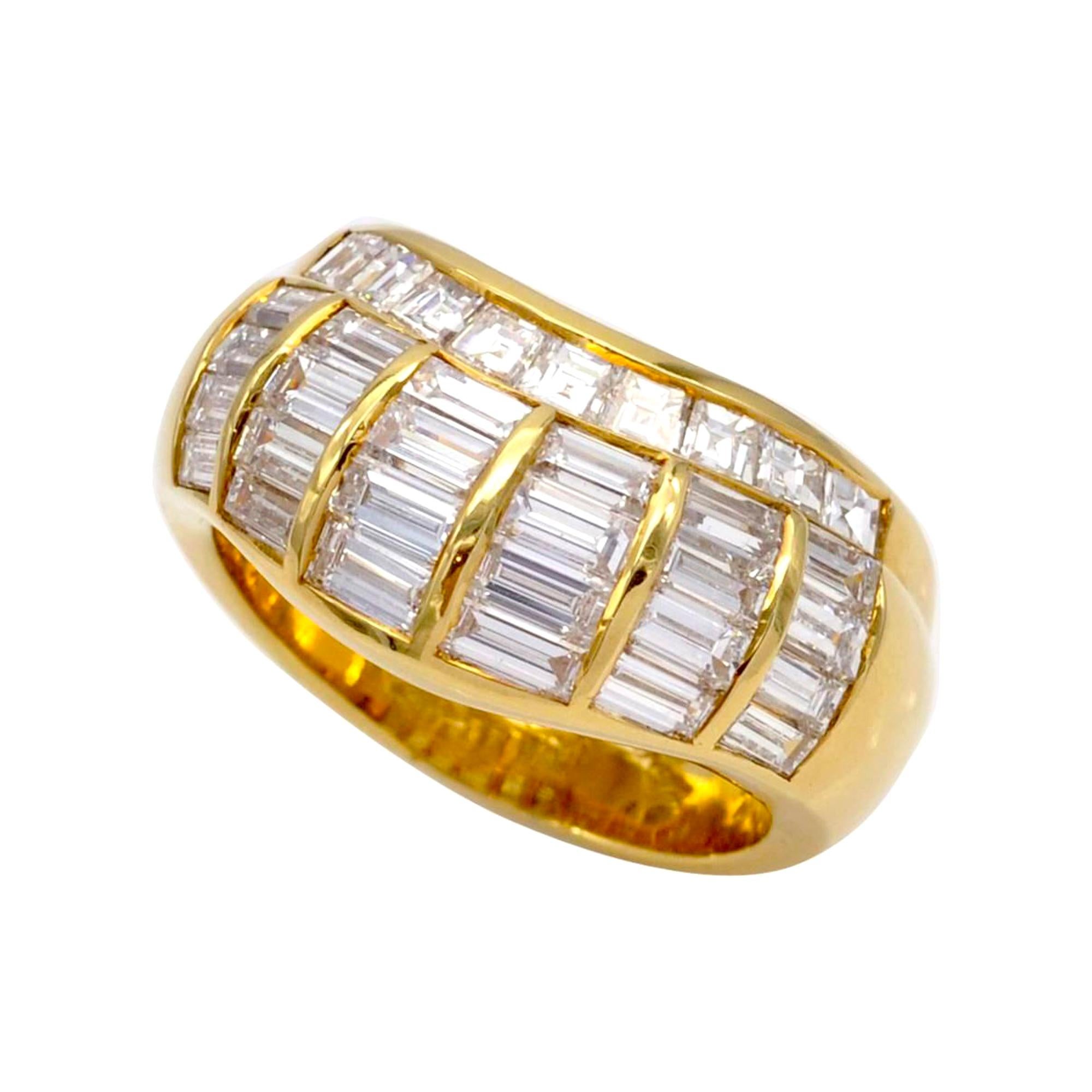 18KT Gelbgold Wave Band Ring mit 2,8ct Diamanten, Made in Italy