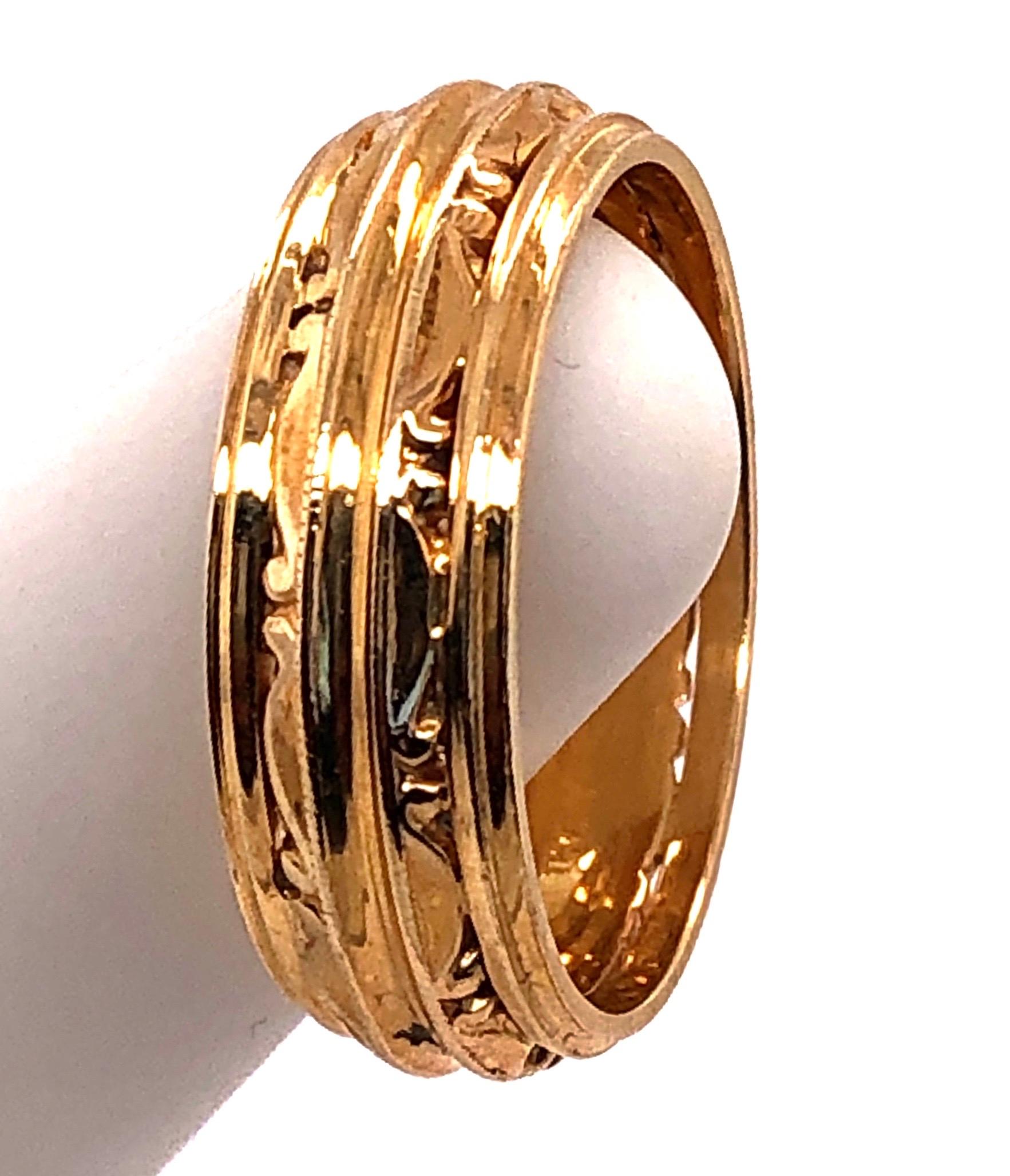 18Kt Yellow Gold Wedding Ring/Band.
Size 7 with 6.49 grams total weight.