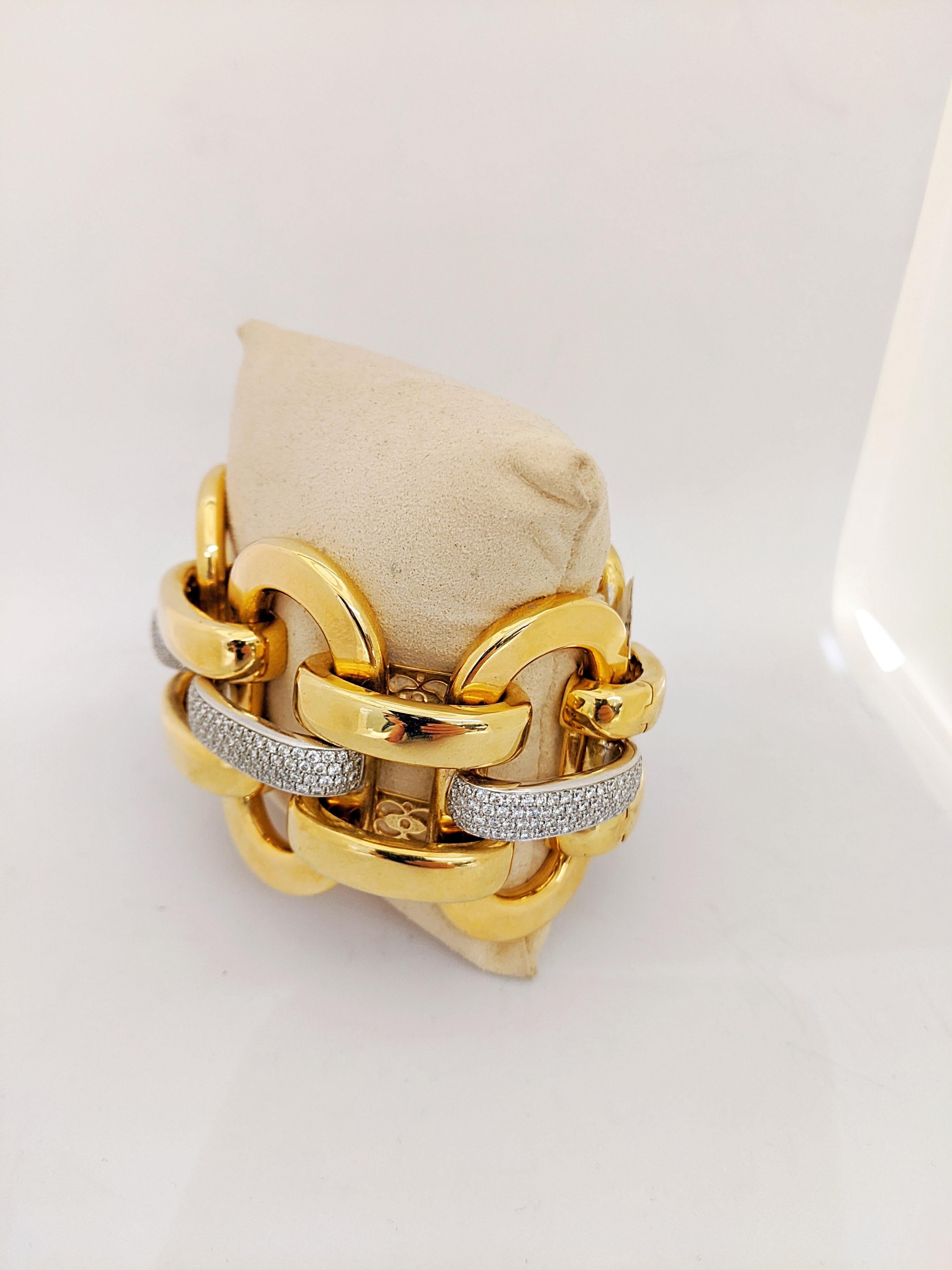 Taille ronde Bracelet à maillons larges en or jaune 18 carats avec 5,64 carats de diamants en vente