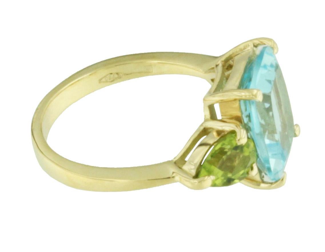 18kt Yellow Gold wiht Peridot and Blue Topaz Timeless Modern Classic Ring For Sale 1