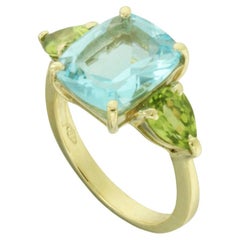 18kt Yellow Gold wiht Peridot and Blue Topaz Timeless Modern Classic Ring 