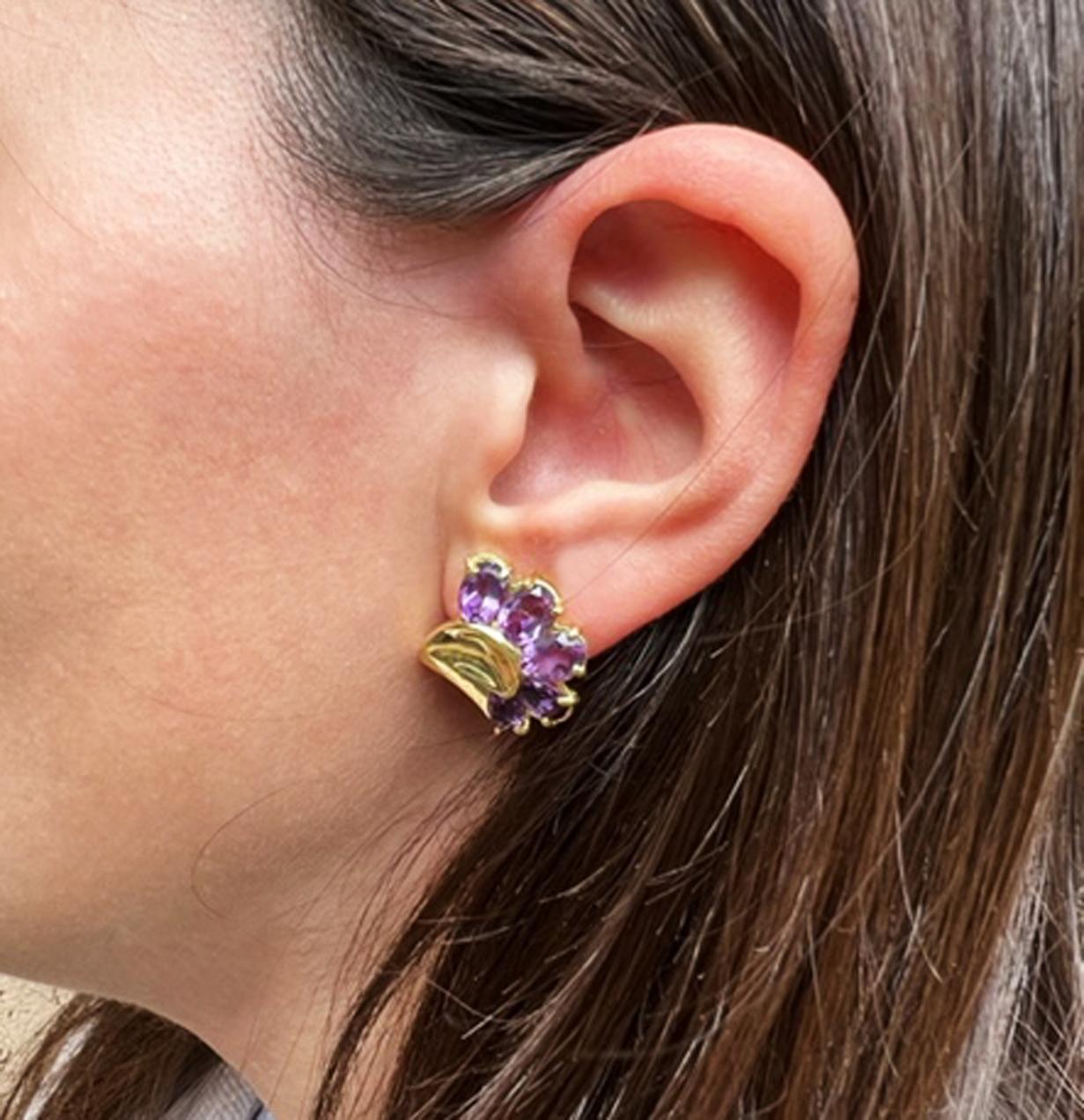 Women's or Men's 18kt Yellow Gold with Purple Amethyst Modern and Fashion Earrings For Sale