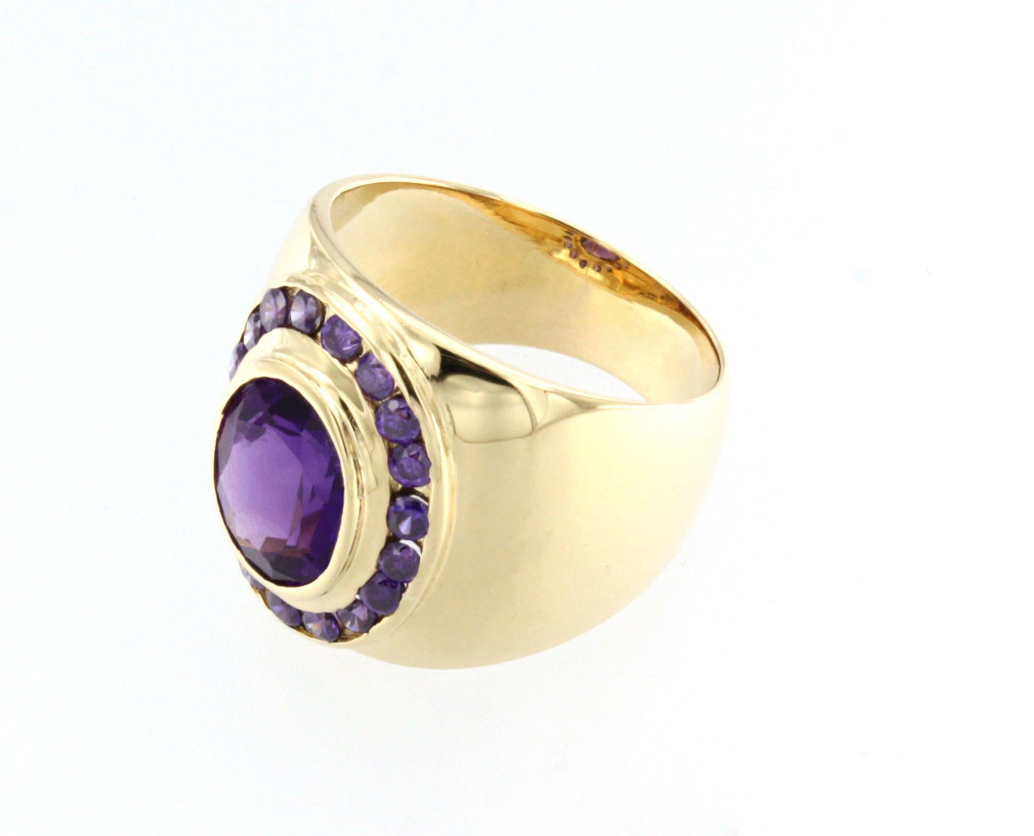 Modern 18Kt Yellow Gold with Amethyst Ring For Sale