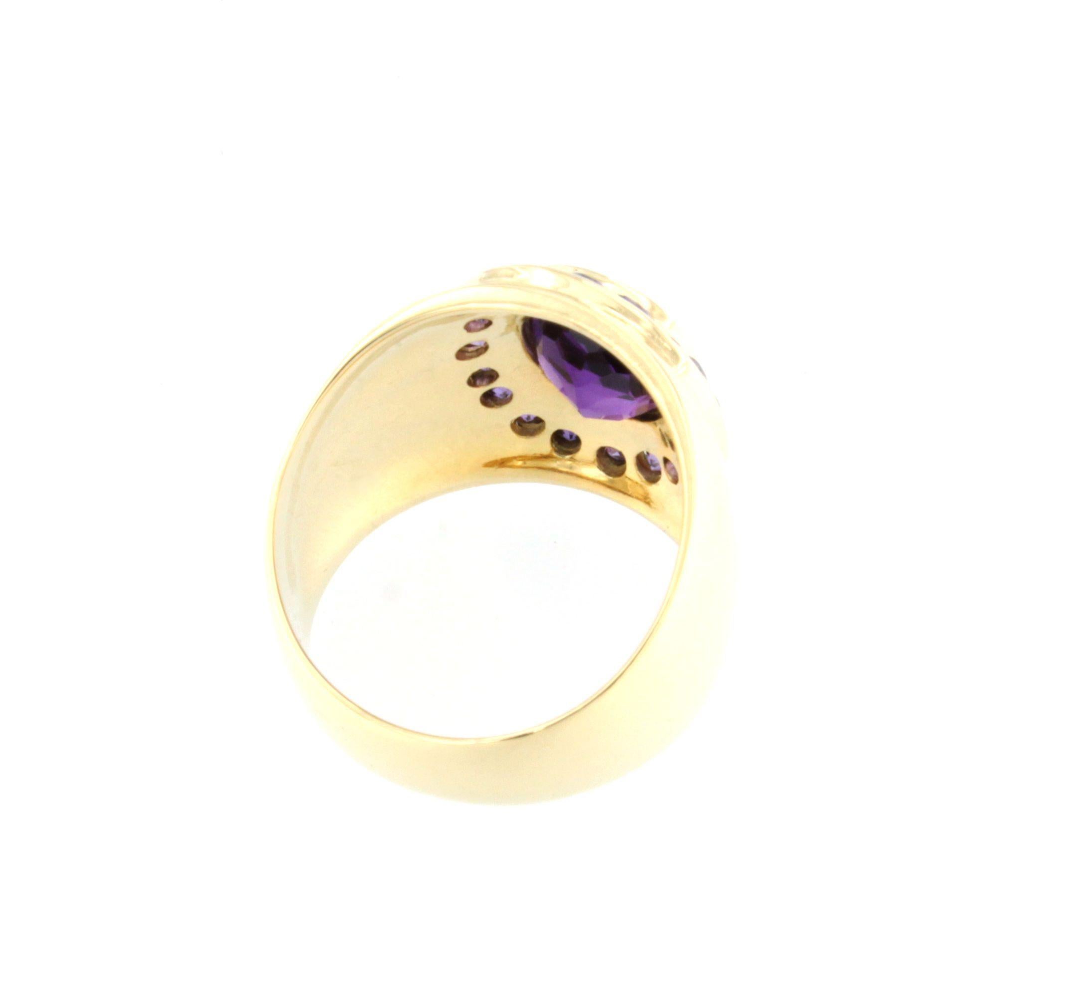 Women's or Men's 18Kt Yellow Gold with Amethyst Cocktail Modern Classic Fashion Trendy Ring For Sale