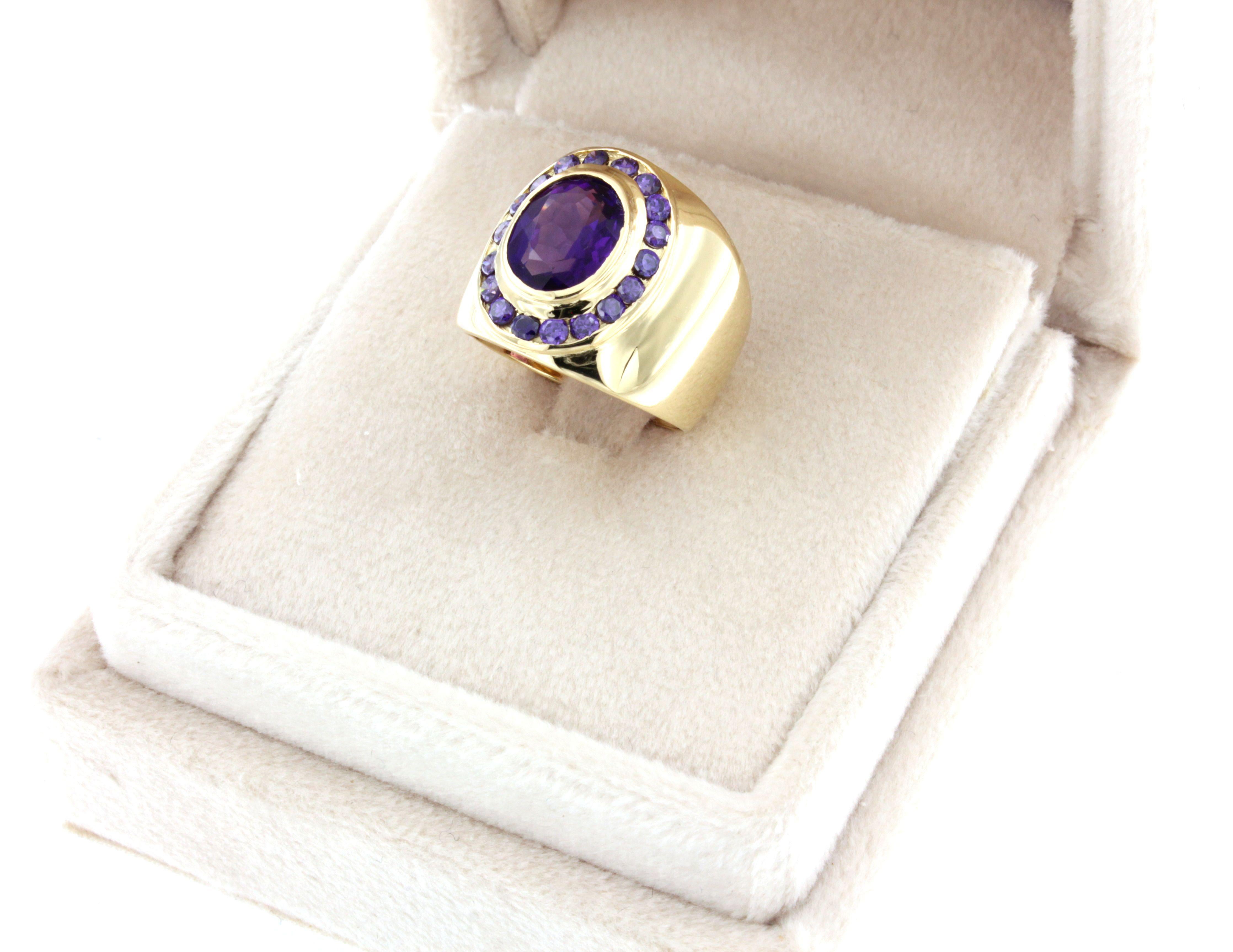 18Kt Yellow Gold with Amethyst Cocktail Modern Classic Fashion Trendy Ring For Sale 1