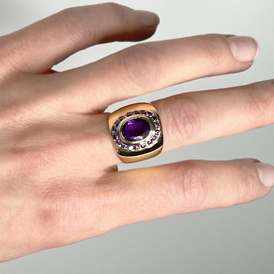 18Kt Yellow Gold with Amethyst Ring For Sale 1