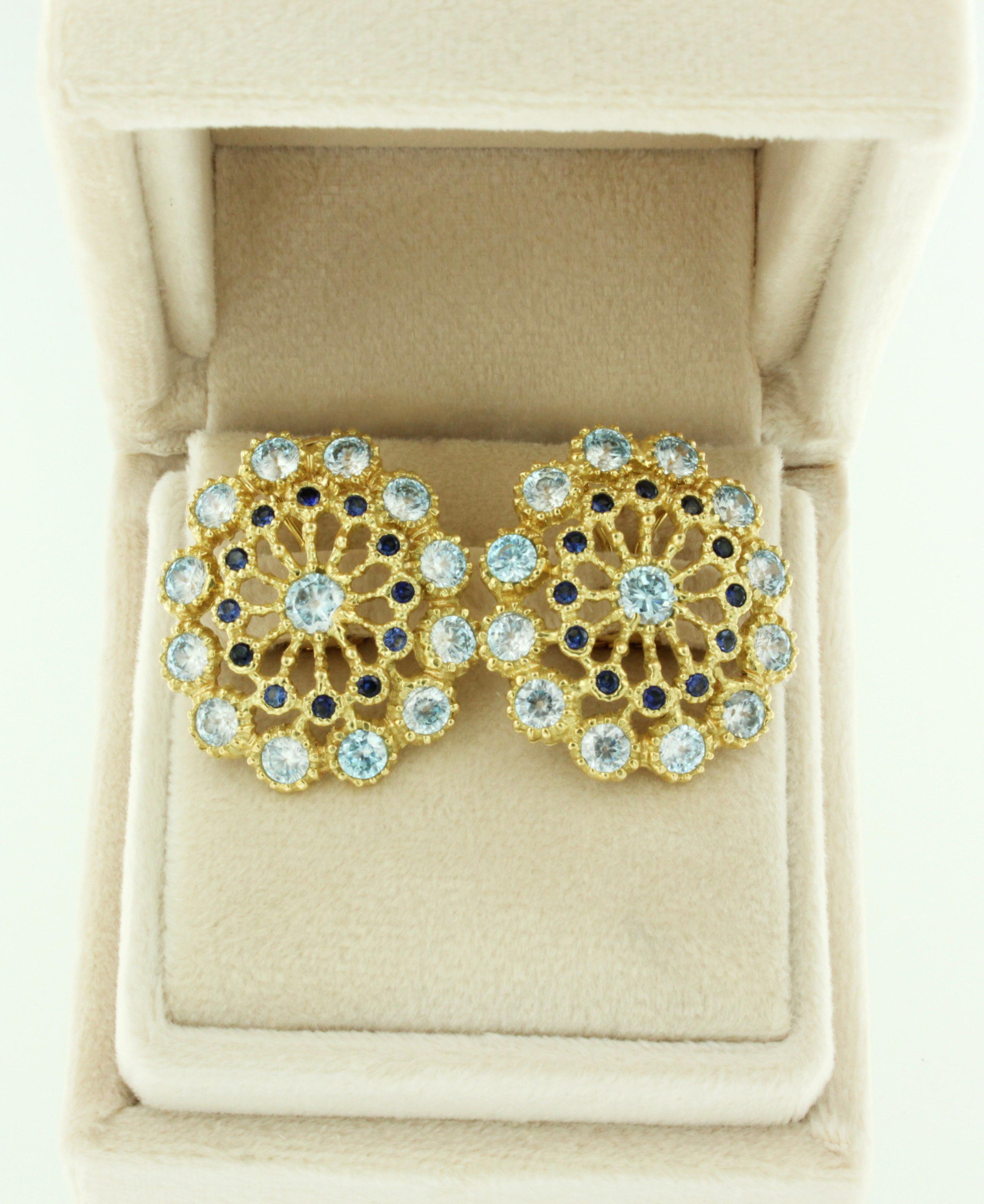 18Kt Yellow Gold with Blue Topaz and Blue Sapphires Fashion Clips Earrings For Sale 2