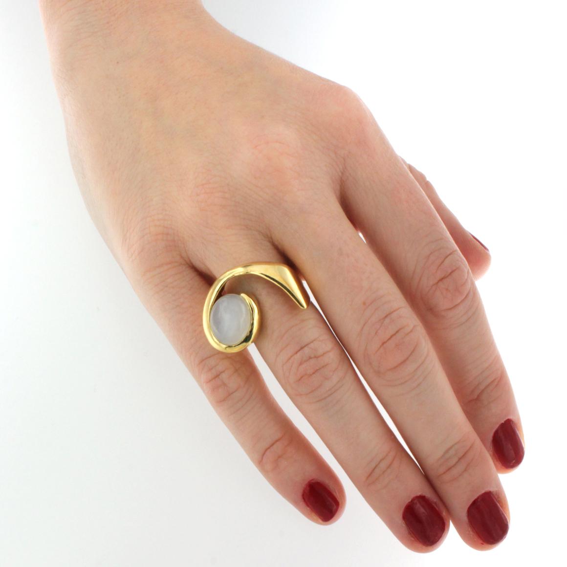 Fashion ring in Yellow gold 18kt with White Moon stone handemade in Italy by Stanoppi Jewellery sicne 1948
Size :  EU  14     USA  7


All Stanoppi Jewelry is neShiny yellow Sapphire, design and craftmanship handmade in Italy by Stanoppi Jewellery