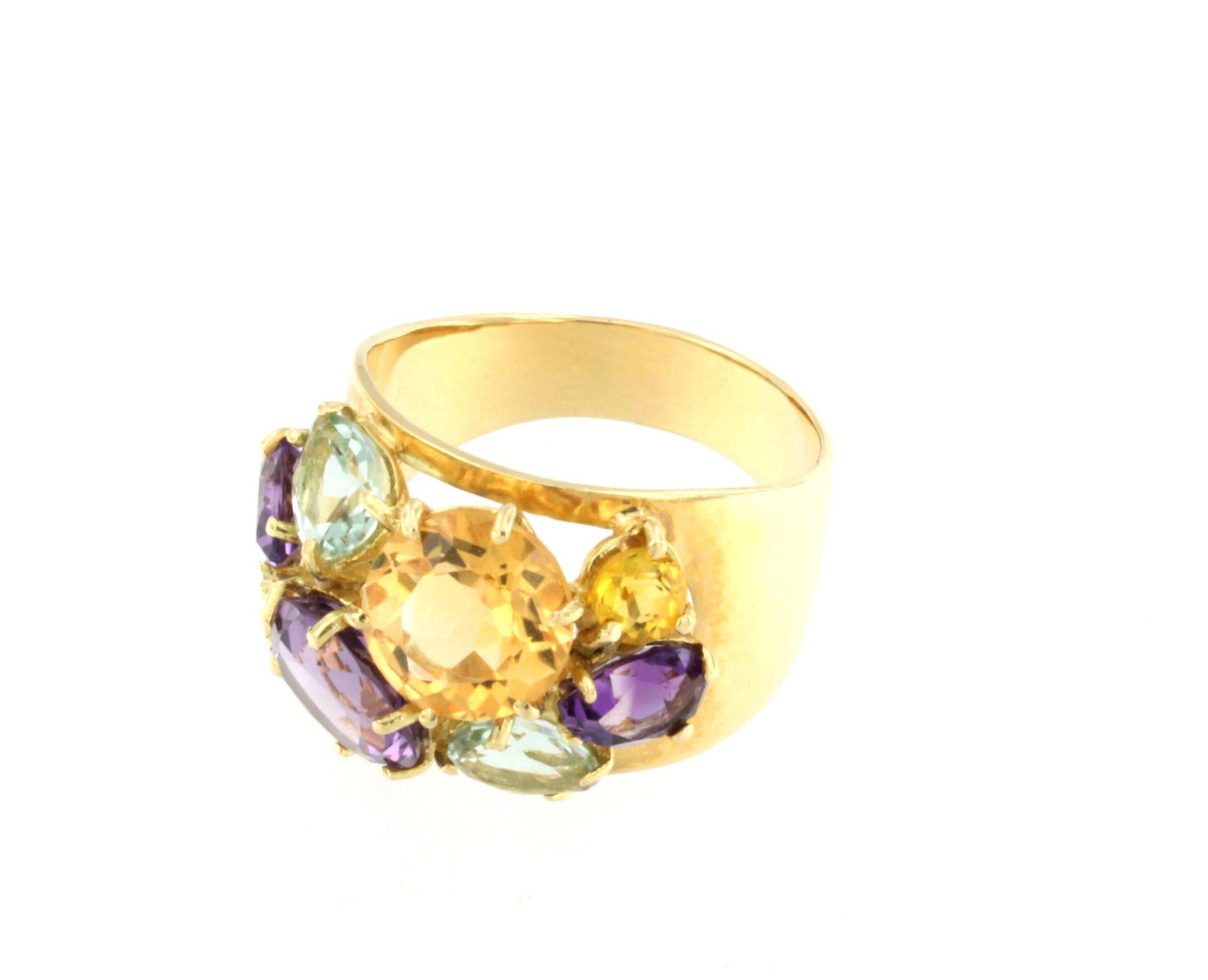 Round Cut 18Kt Yellow Gold with Multicolour Stones Ring For Sale