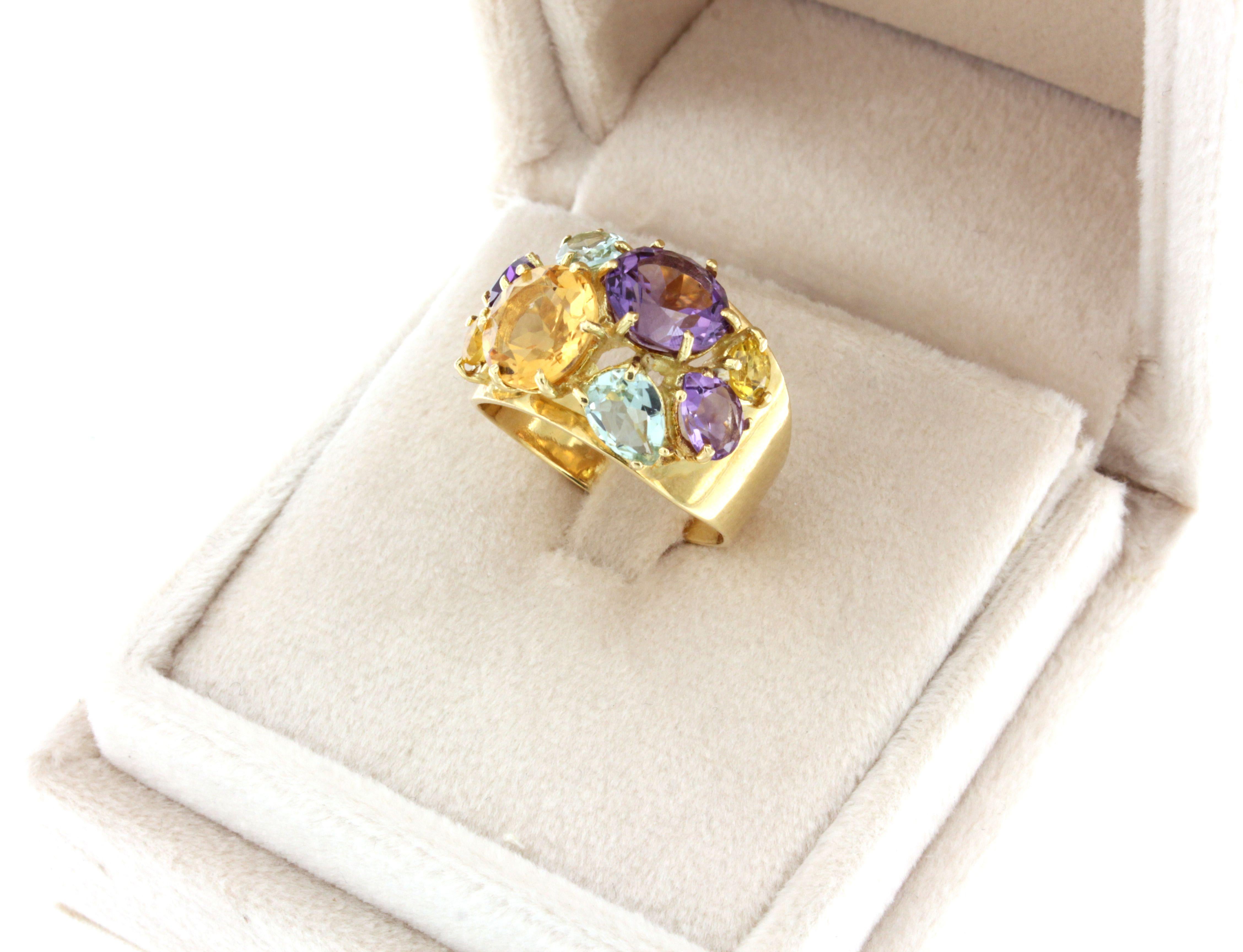 Women's or Men's 18Kt Yellow Gold with Multicolour Stones Ring For Sale