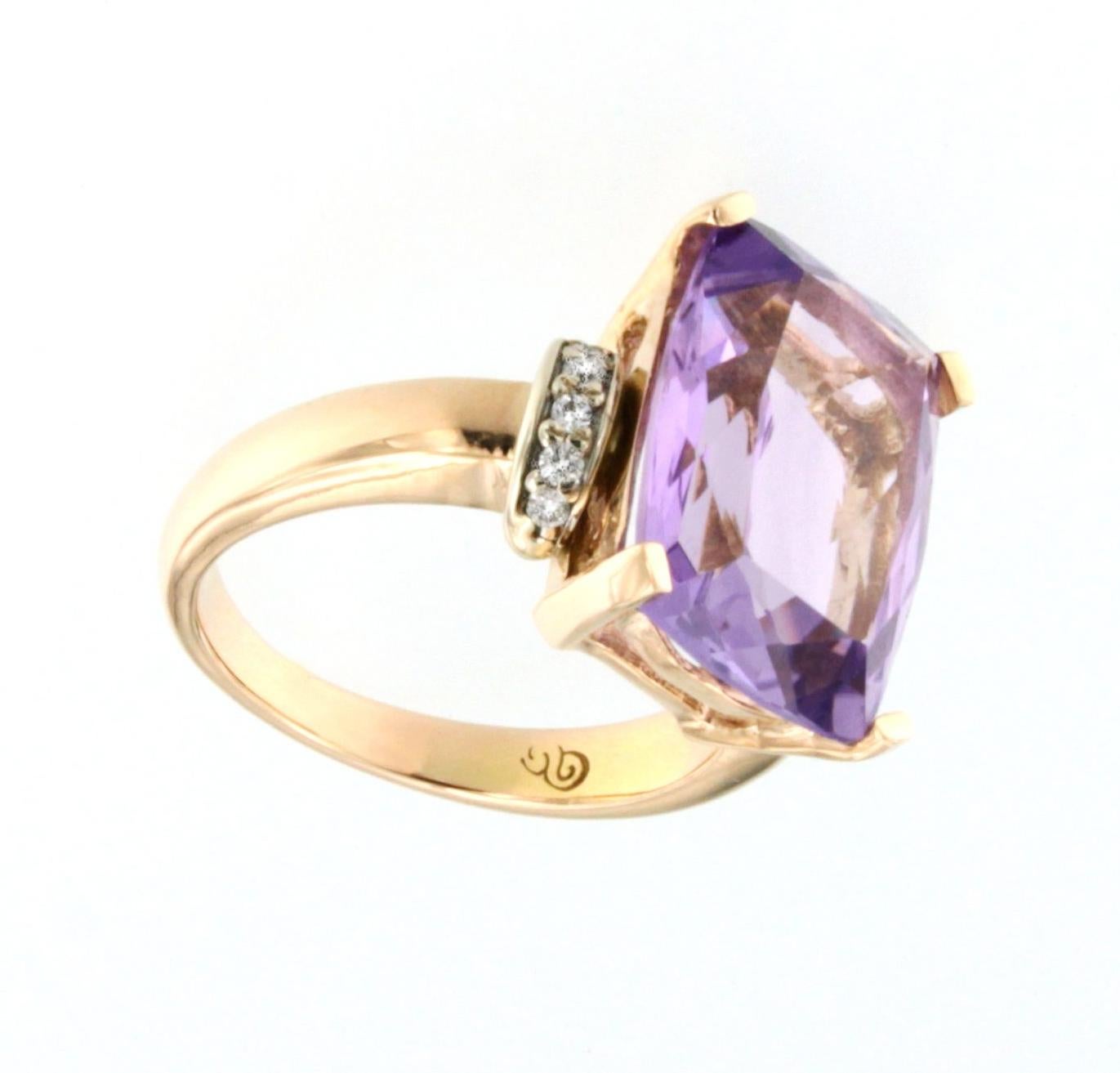 Cushion Cut 18kt Yellow Gold with Natural Amethyst and White Diamonds Elegant Ring For Sale