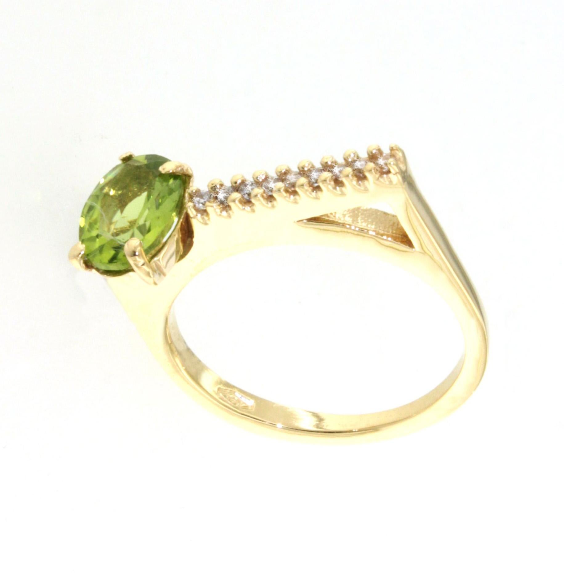 Anillo de Oro Amarillo de 18 Kt con Peridoto Natural Piedra Circón Cóctel Diseño de Moda Moderno en venta