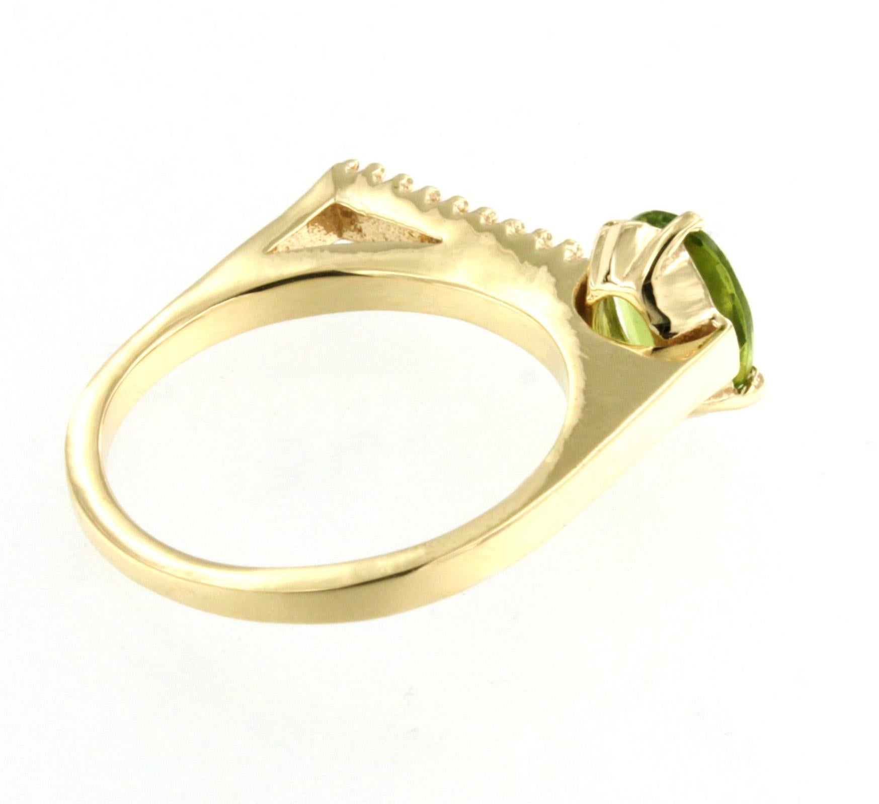 Anillo de Oro Amarillo de 18 Kt con Peridoto Natural Piedra Circón Cóctel Diseño de Moda Corte oval en venta