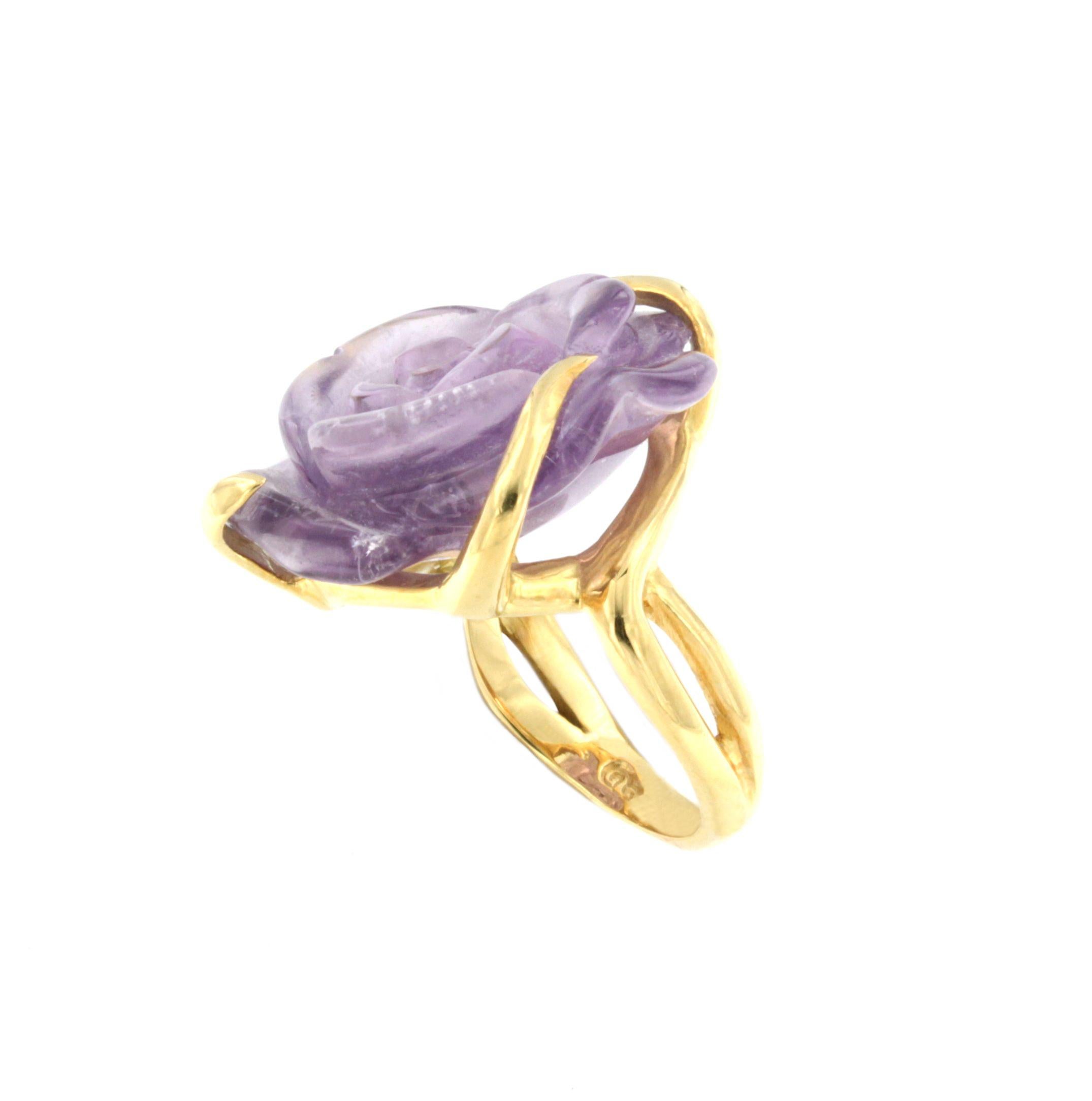 18Kt yellow gold with purple flower amethyst fashion ring .
A rose to wear, a flower that blooms on your hand, a cocktail ring for every day. Natural stone Amethyst 
Made in Italy by expert craftmanship by Stanoppi Jewellery since 1948 .
 All