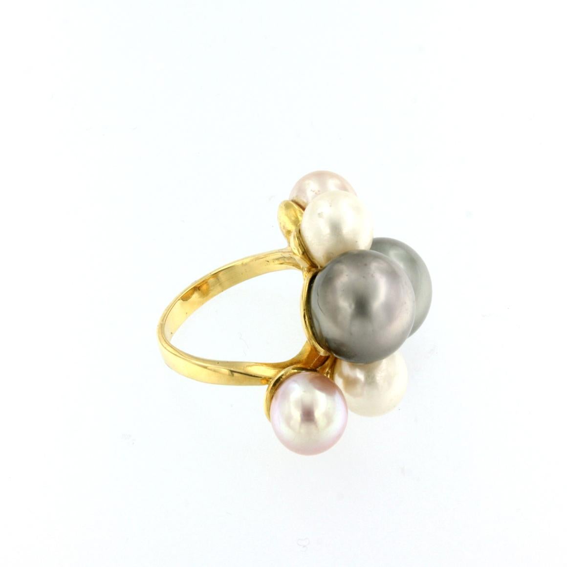 Moderne Bague en or jaune 18 carats avec perles thaïlandaises et perles blanches en vente