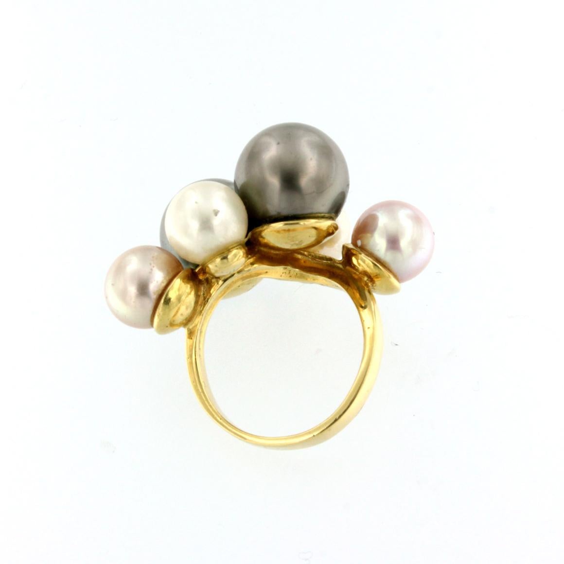 Round Cut 18Kt Yellow Gold with Thaiti Pearls and White Pearls Ring For Sale